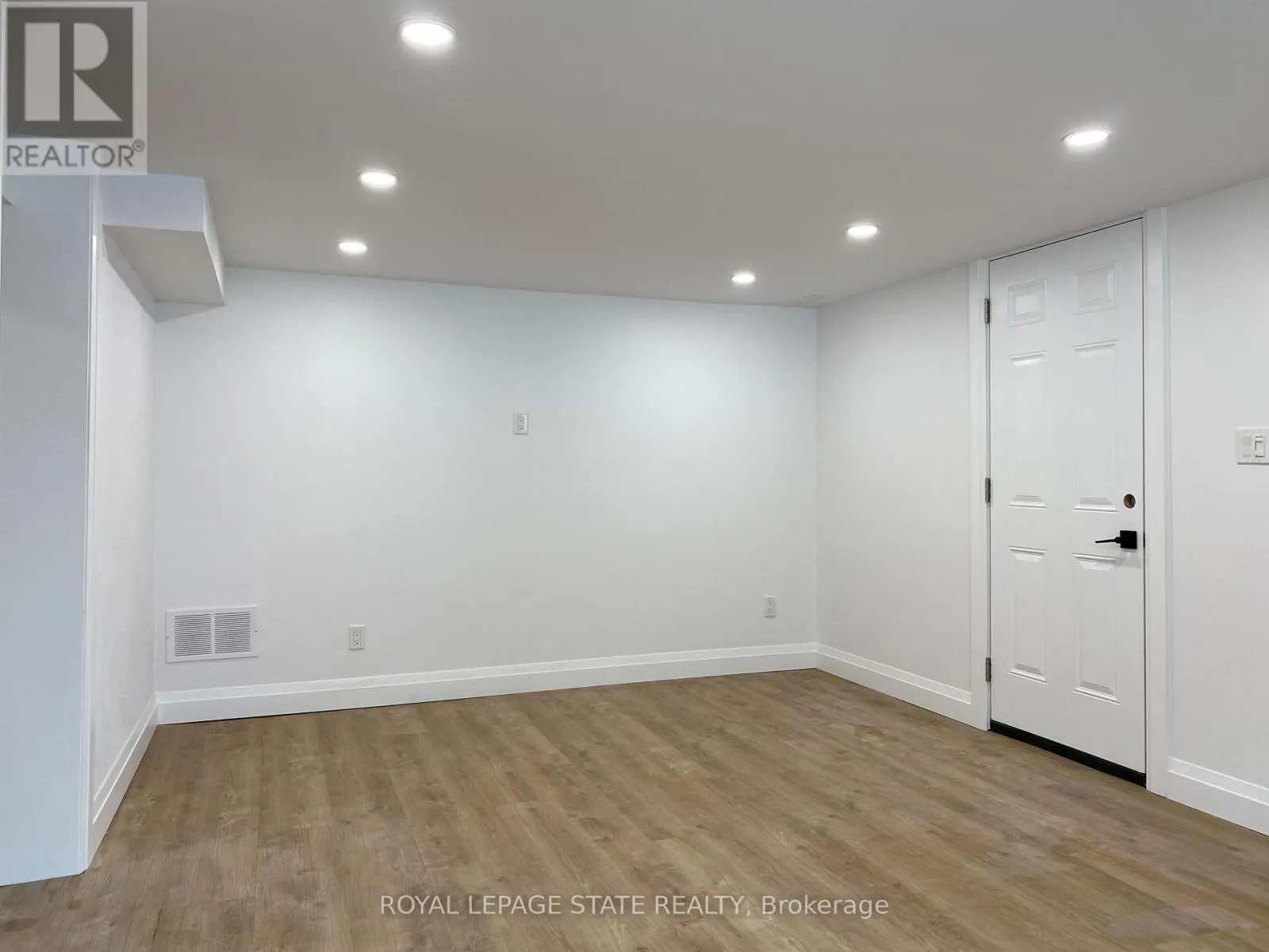 LOWER - 24 SANDALWOOD AVENUE