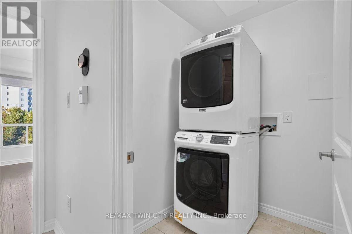 307 - 539 BELMONT AVENUE W