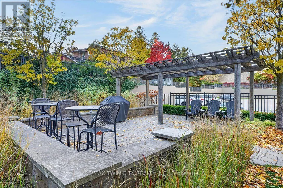307 - 539 BELMONT AVENUE W