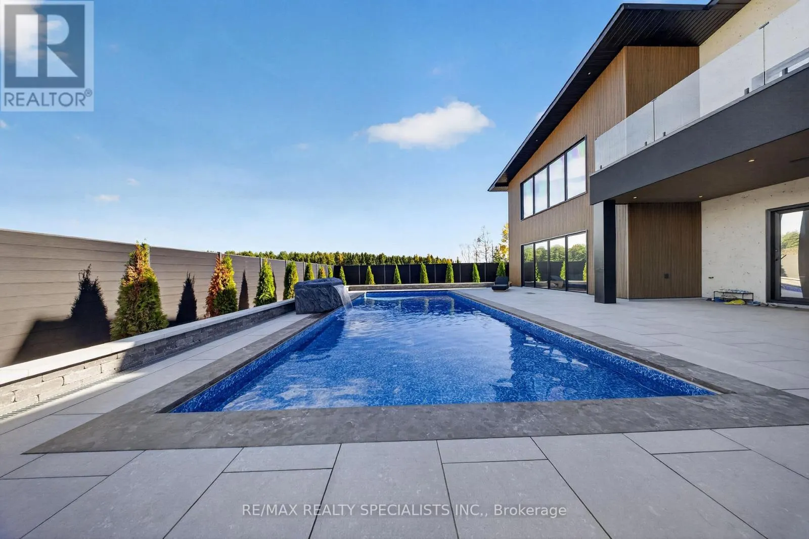 195043 AMARANTH EAST LUTHER TOWNLINE