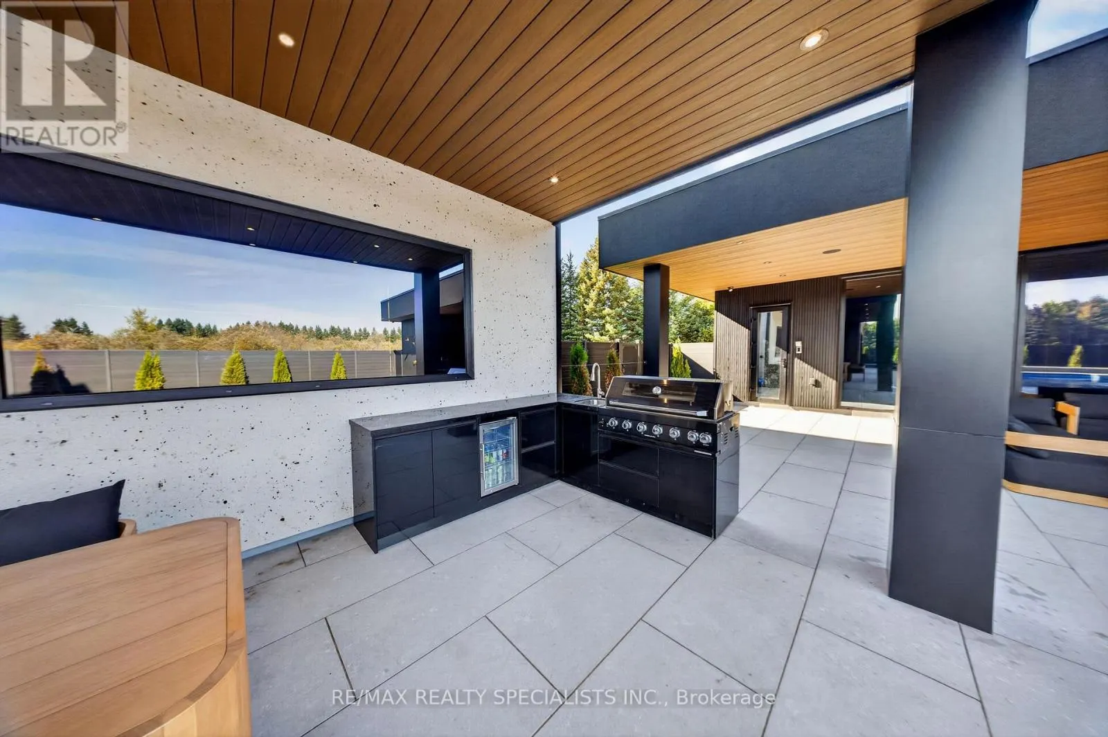 195043 AMARANTH EAST LUTHER TOWNLINE