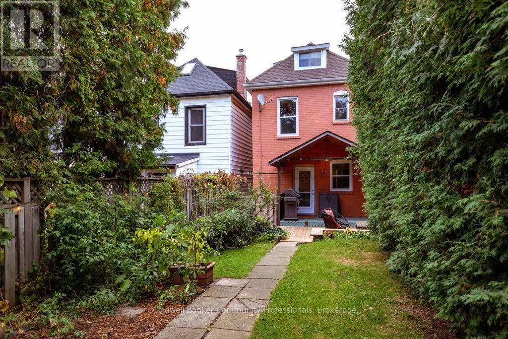185 CAROLINE STREET N