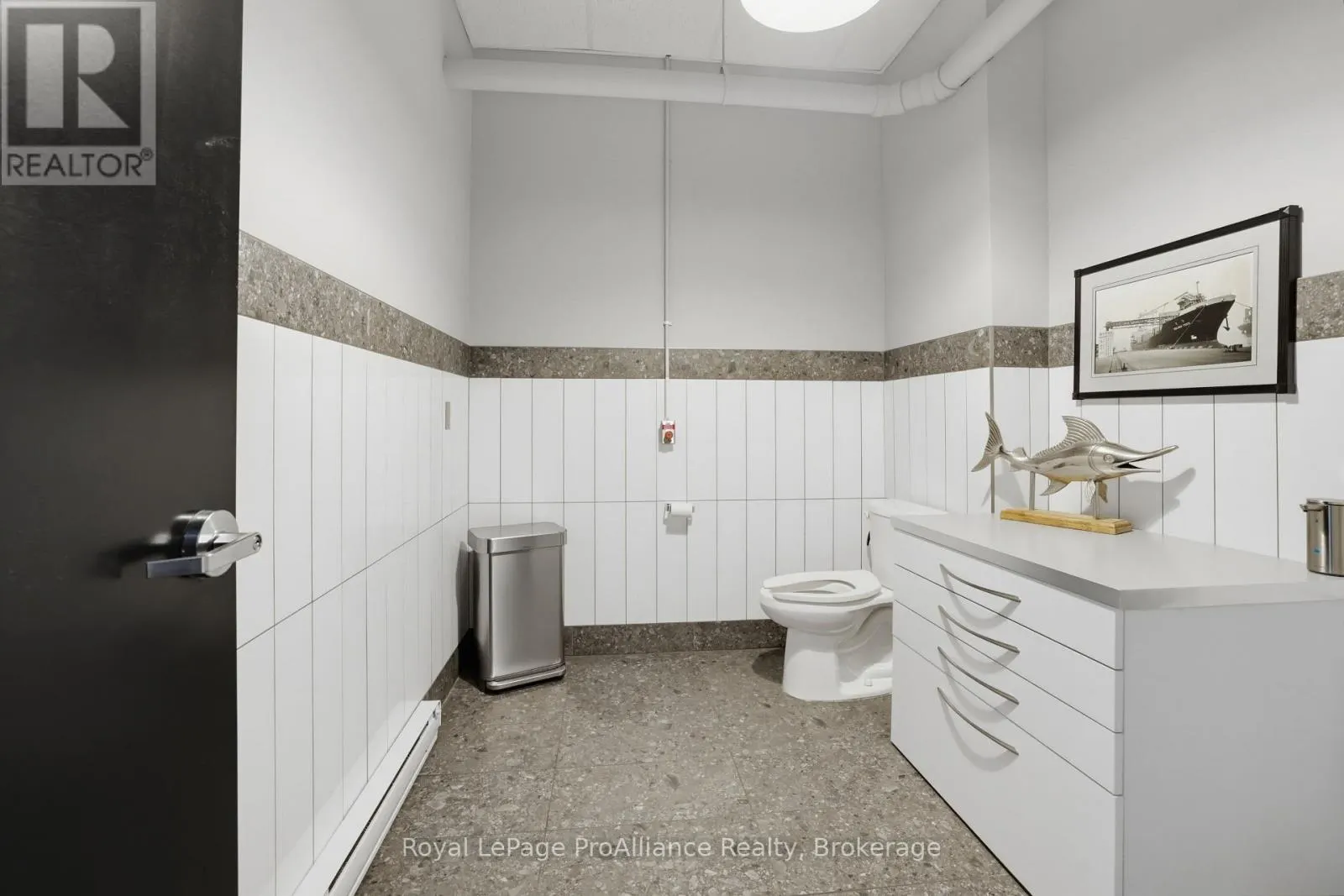 316 DUNDAS STREET E