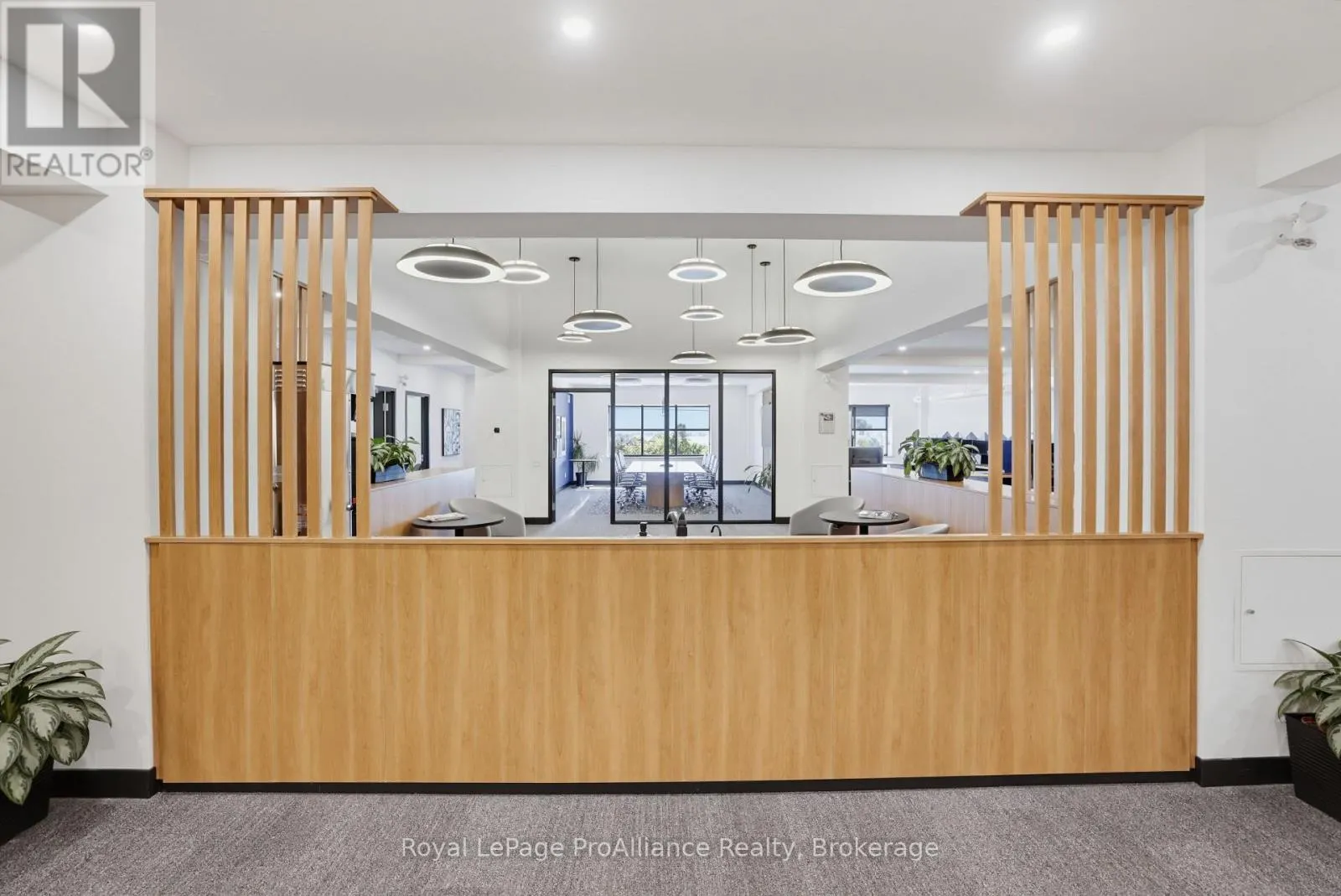 316 DUNDAS STREET E
