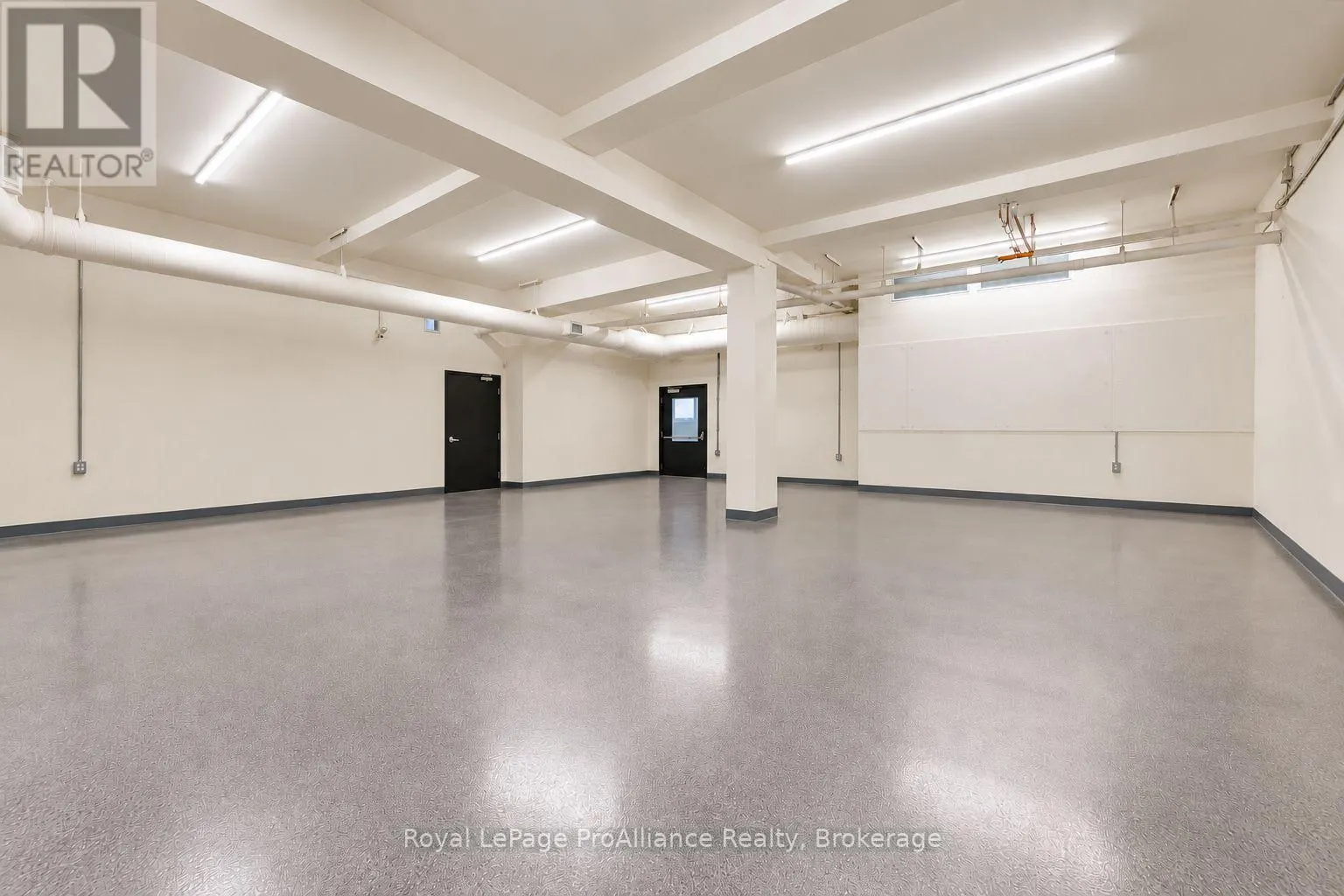 316 DUNDAS STREET E