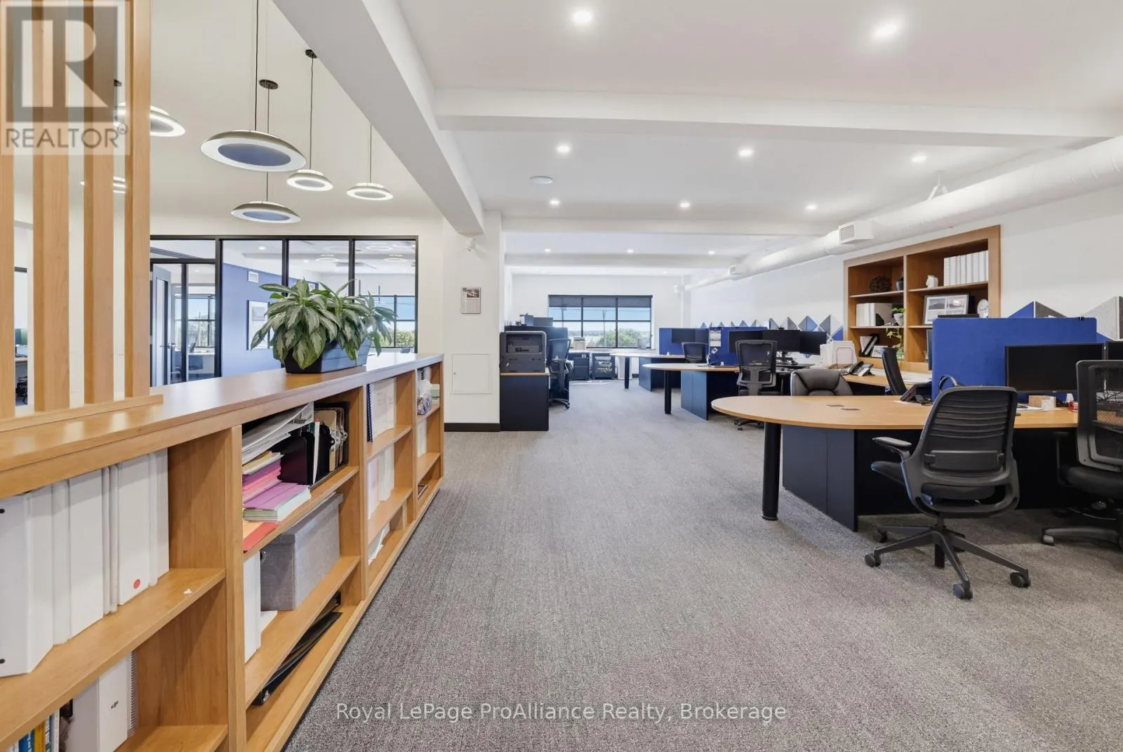 316 DUNDAS STREET E