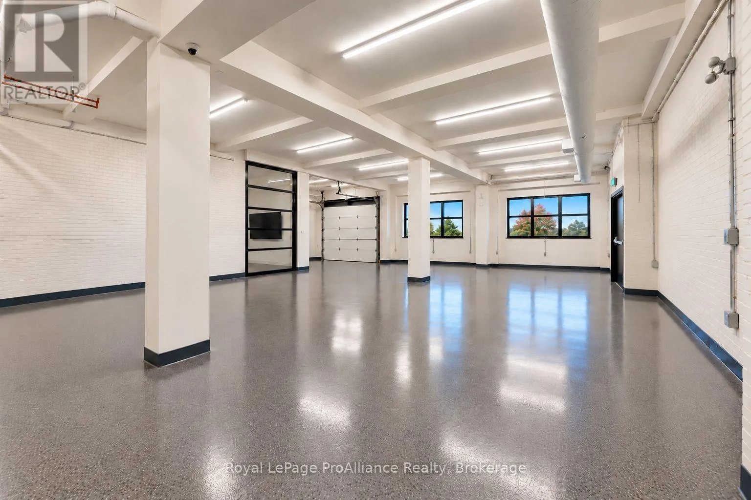 316 DUNDAS STREET E