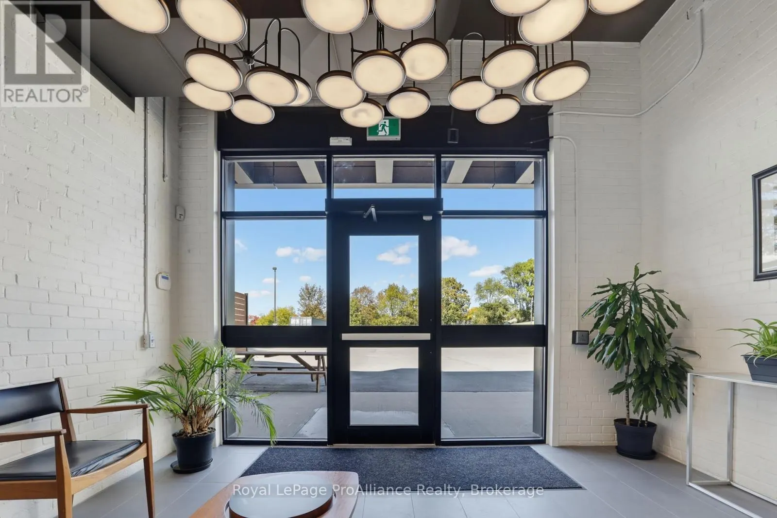 316 DUNDAS STREET E