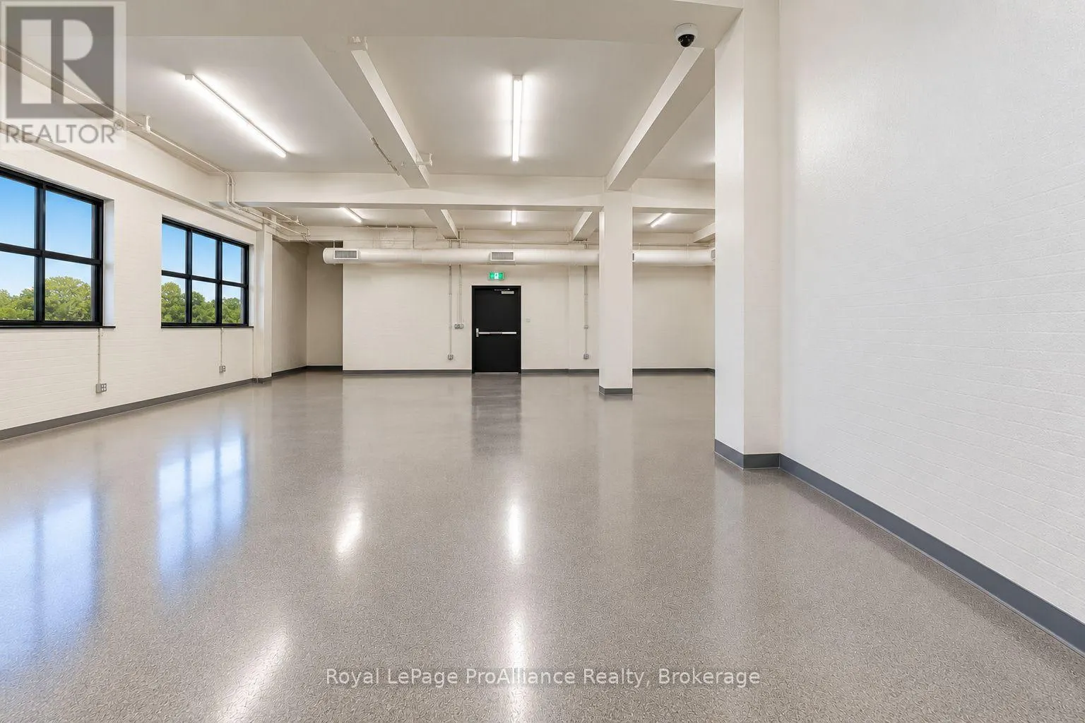 316 DUNDAS STREET E