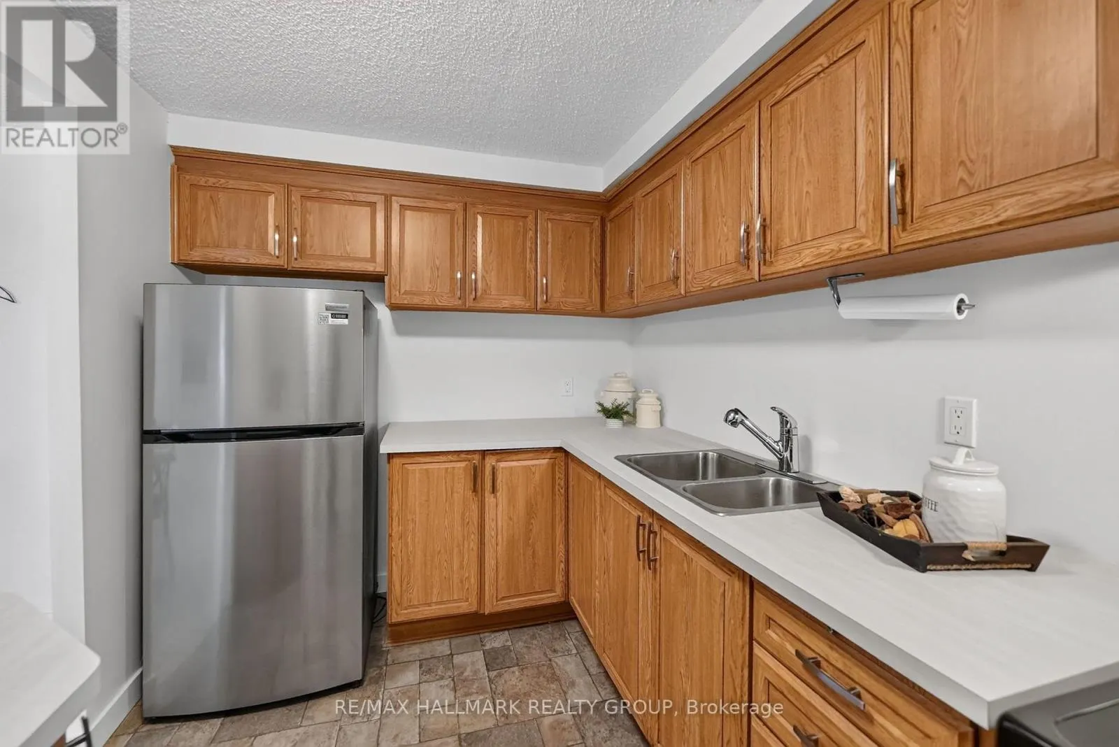 158B MCARTHUR AVENUE