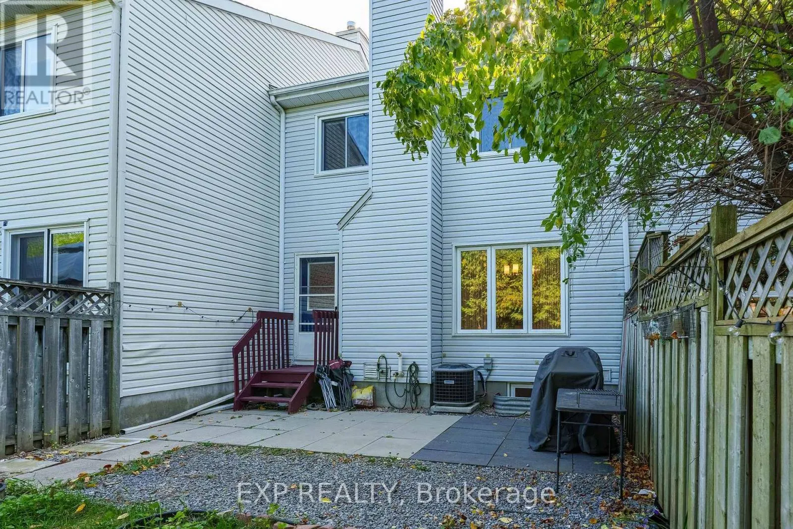 122 MARKLAND CRESCENT
