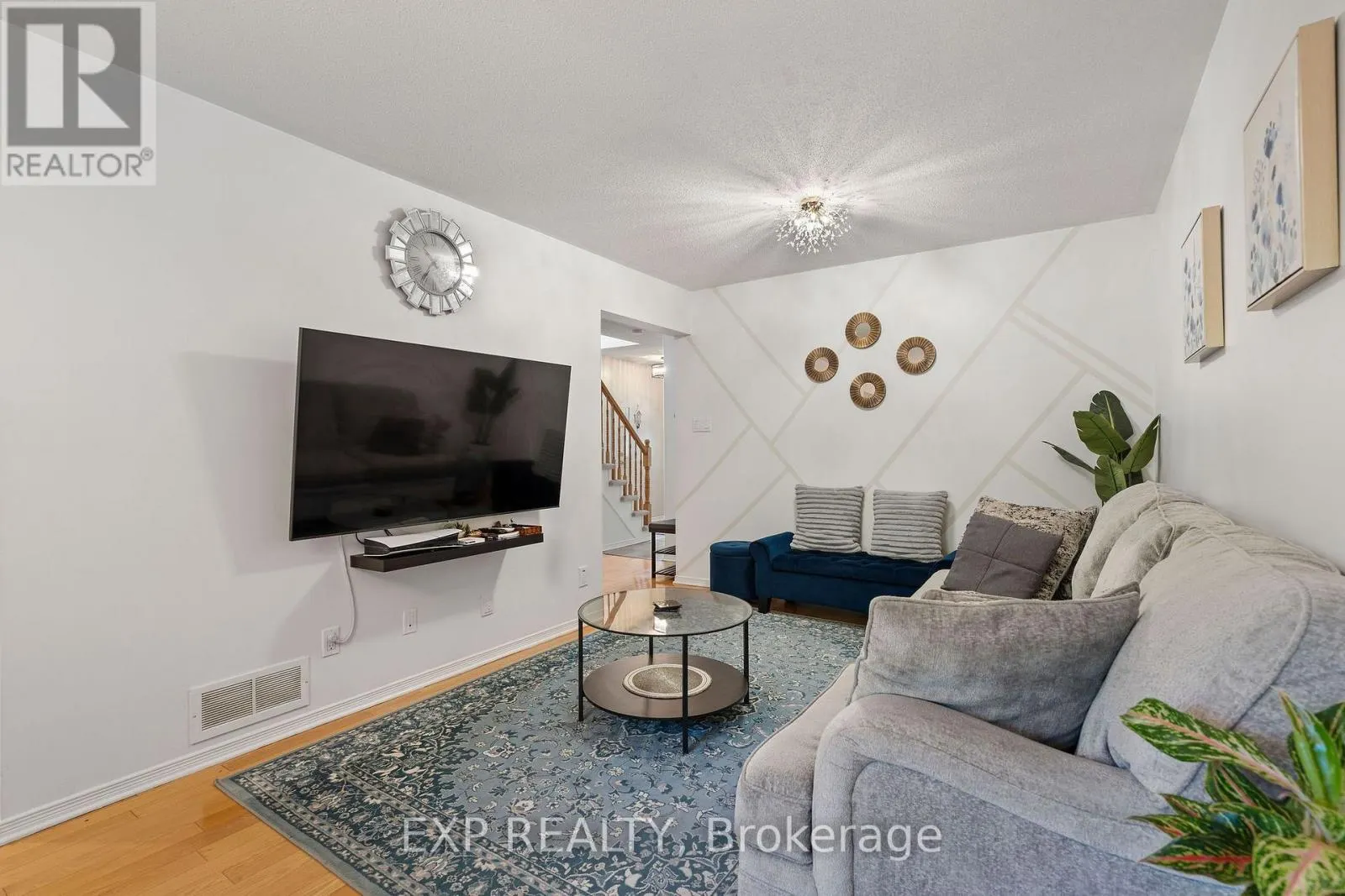 122 MARKLAND CRESCENT