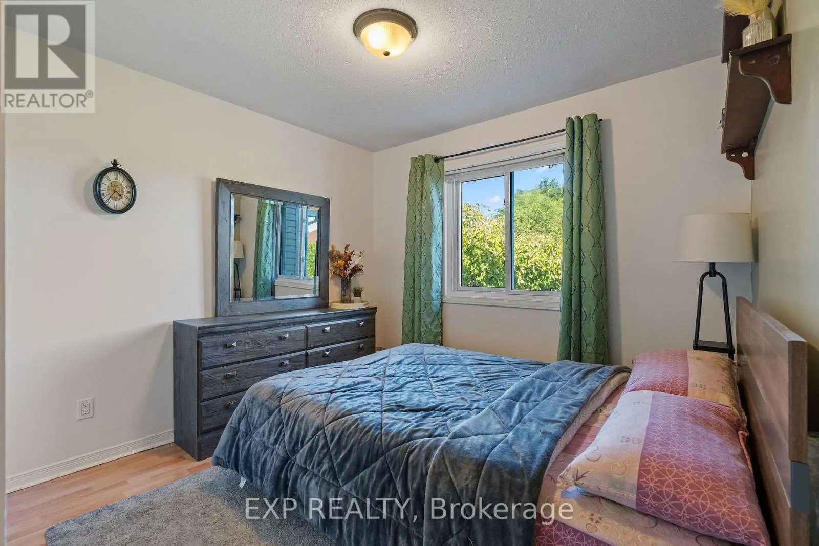122 MARKLAND CRESCENT