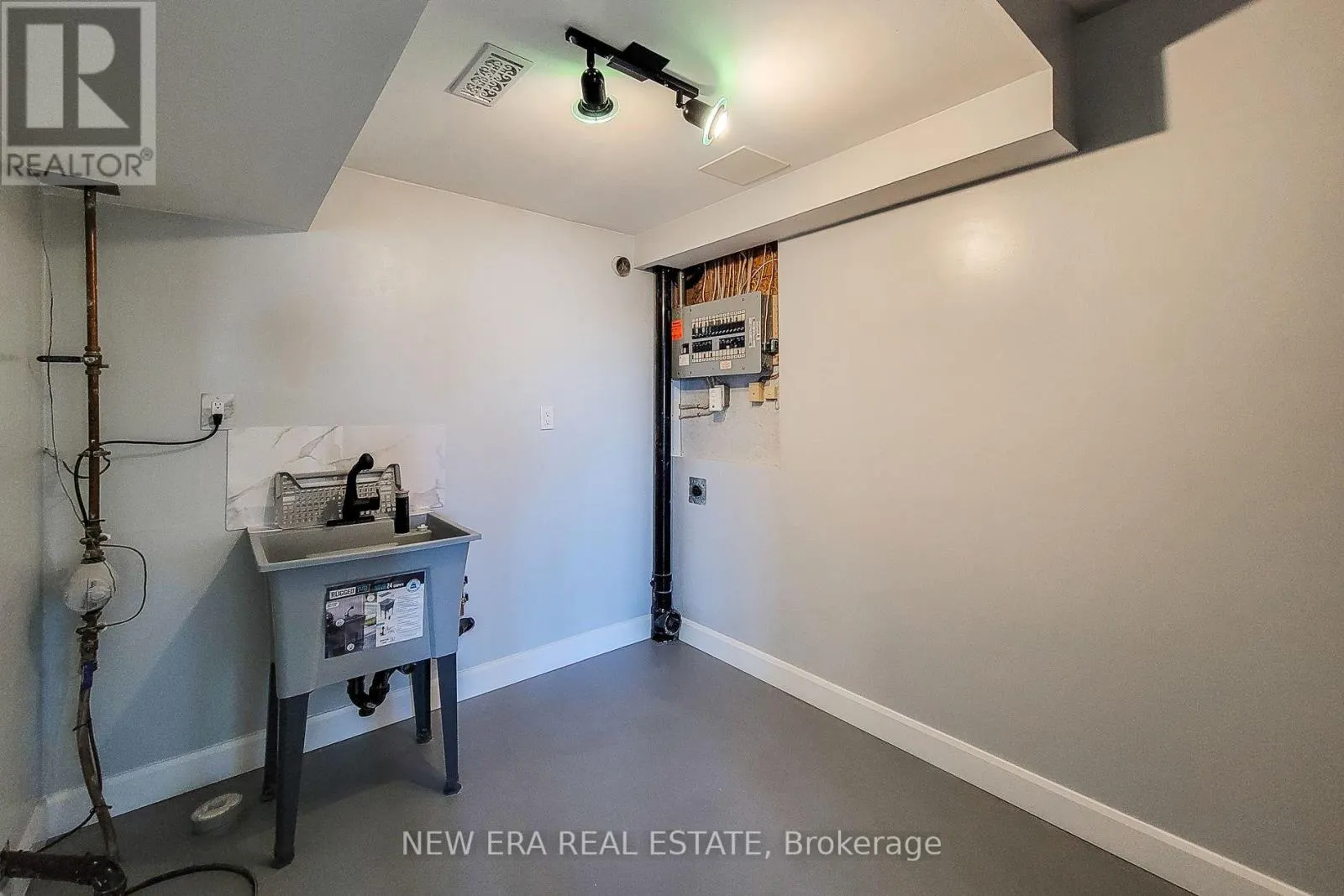 79 ANASTASIA CRESCENT