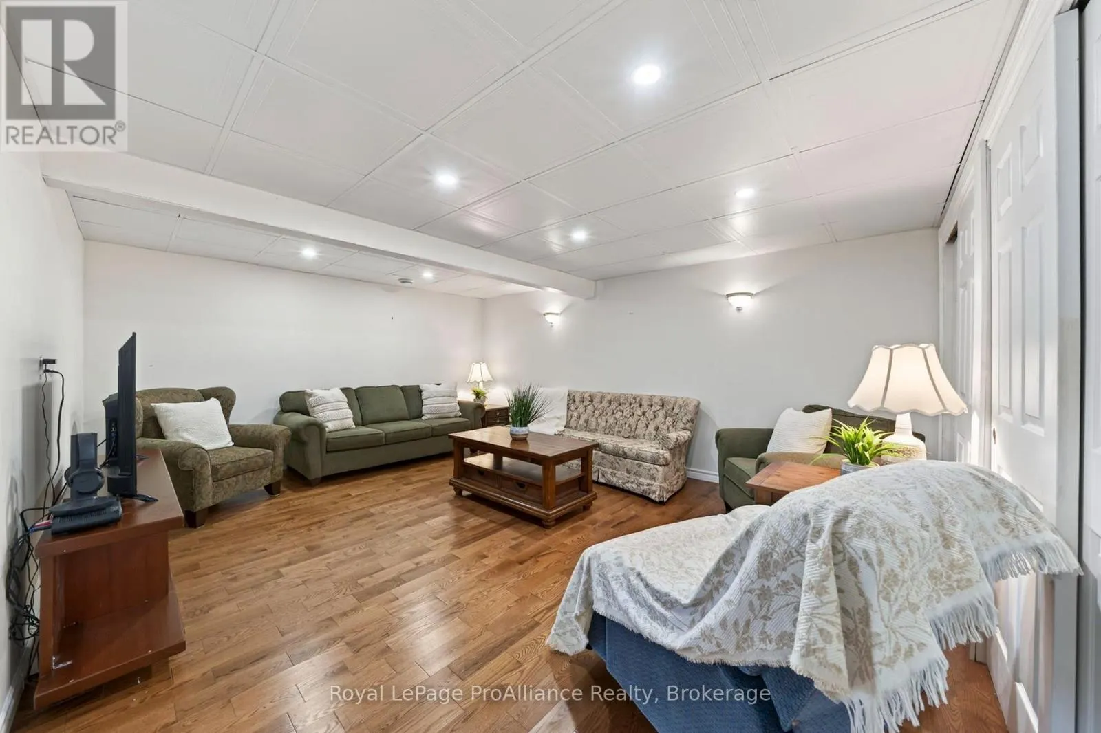 15 CYPRESS DRIVE