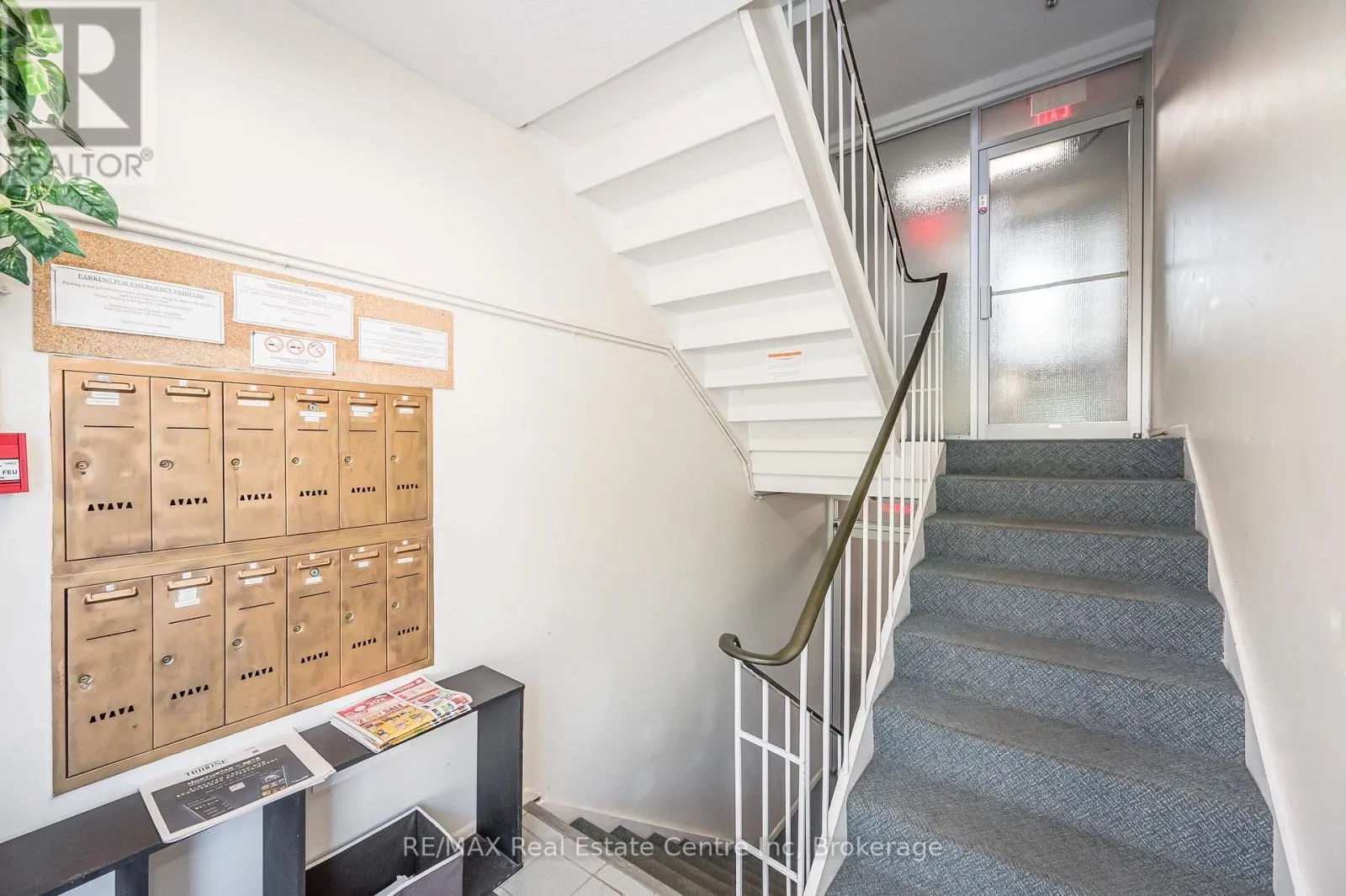 102 - 57 CONROY CRESCENT #102