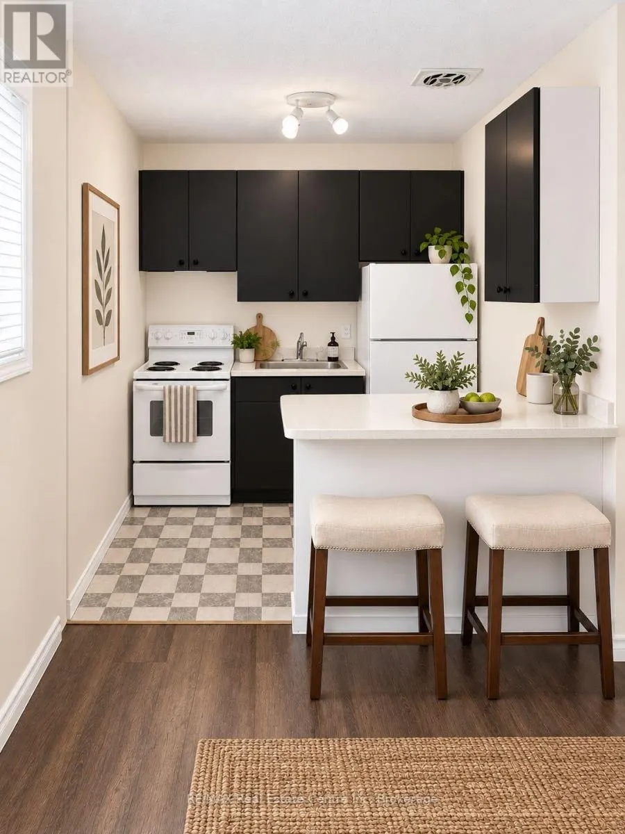 102 - 57 CONROY CRESCENT #102