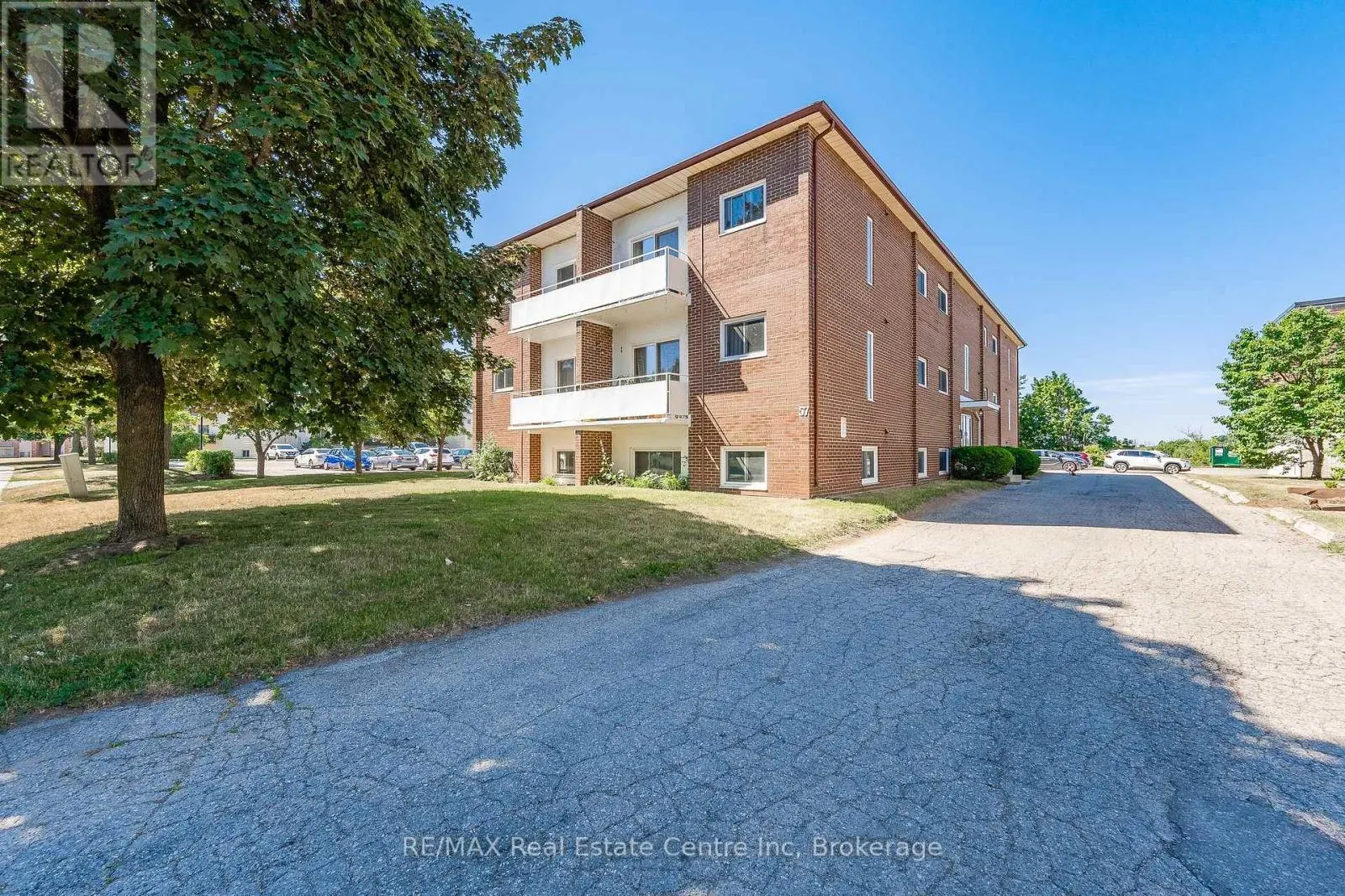 102 - 57 CONROY CRESCENT #102
