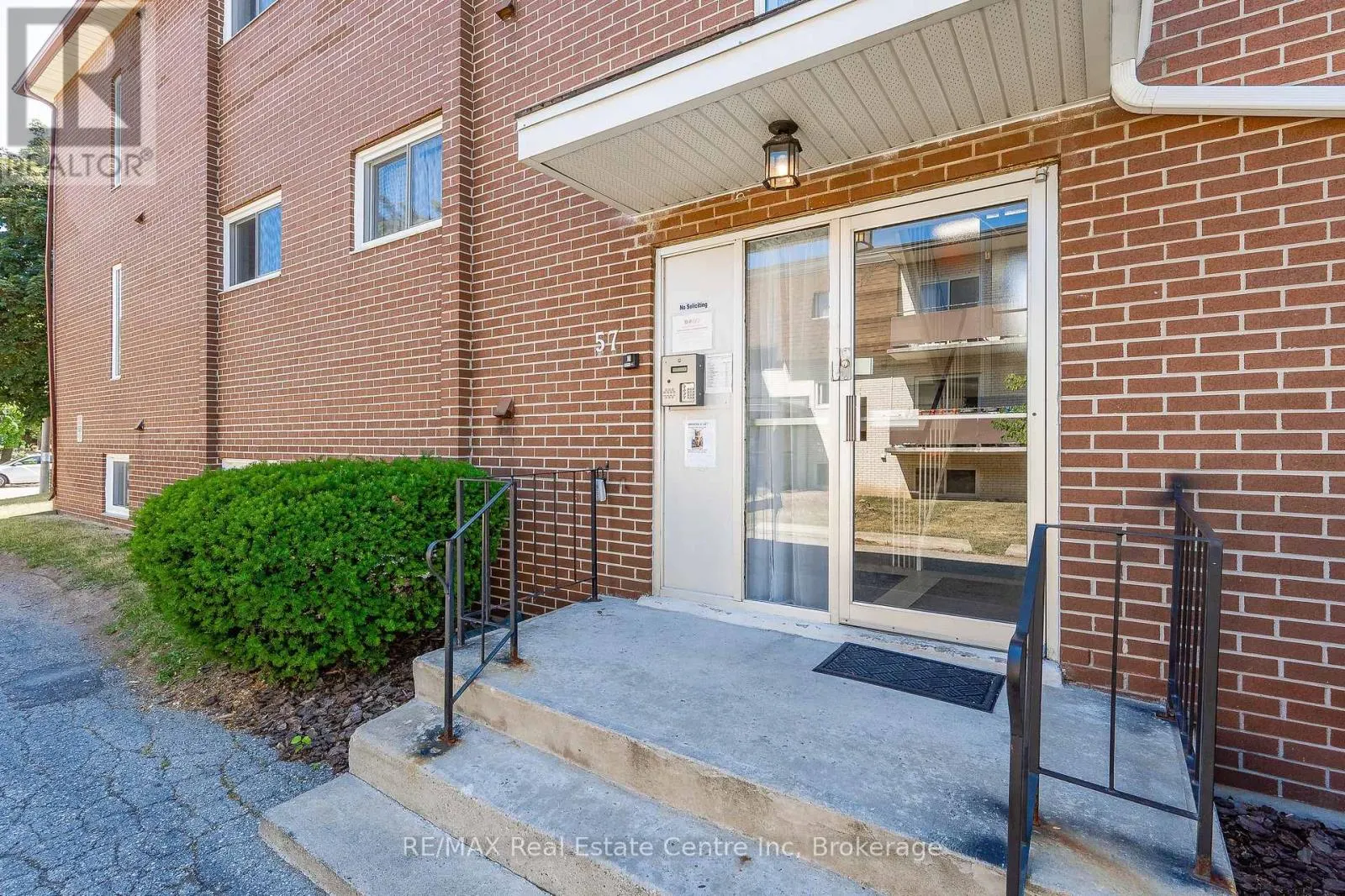 102 - 57 CONROY CRESCENT #102
