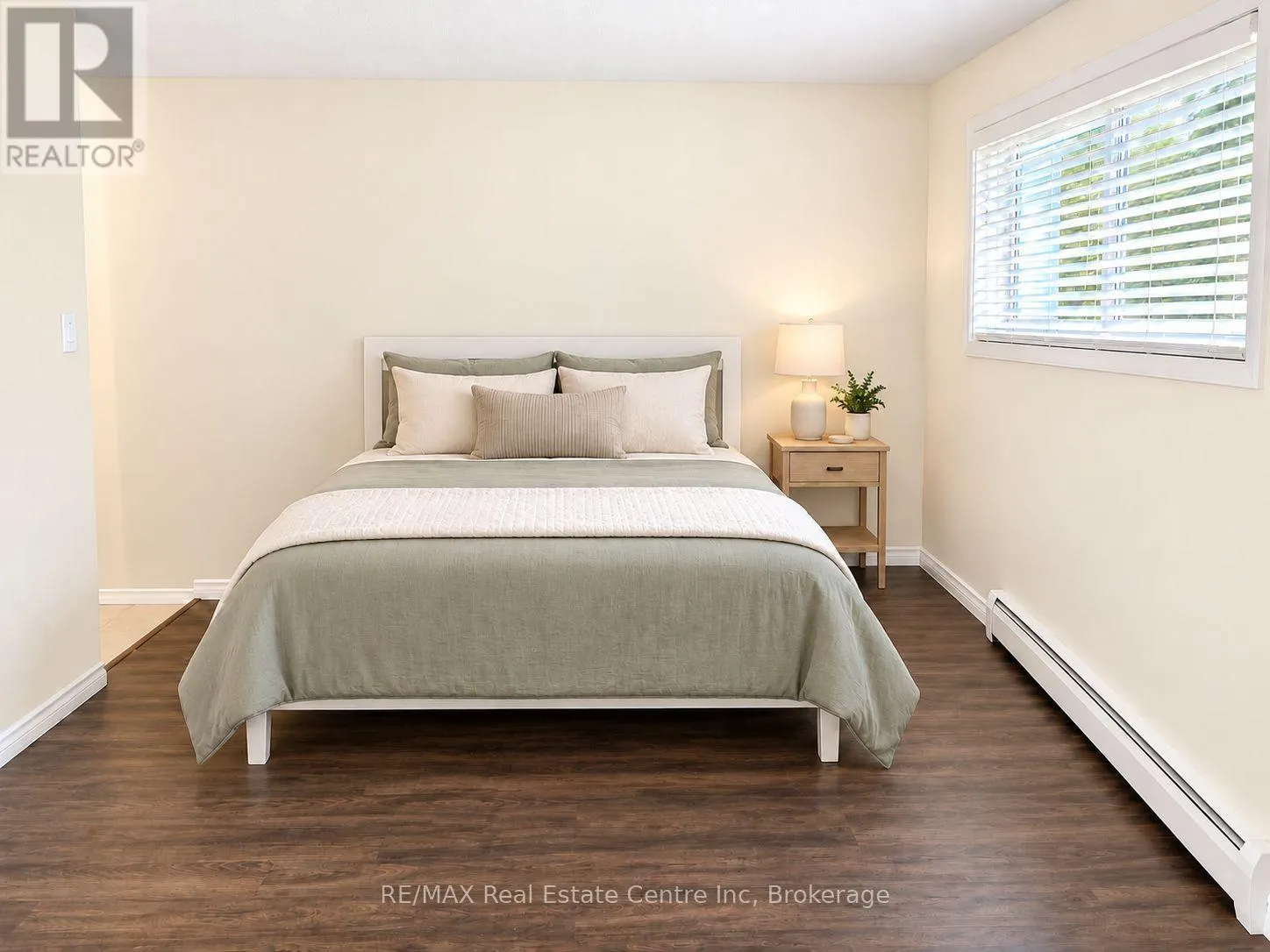 102 - 57 CONROY CRESCENT #102