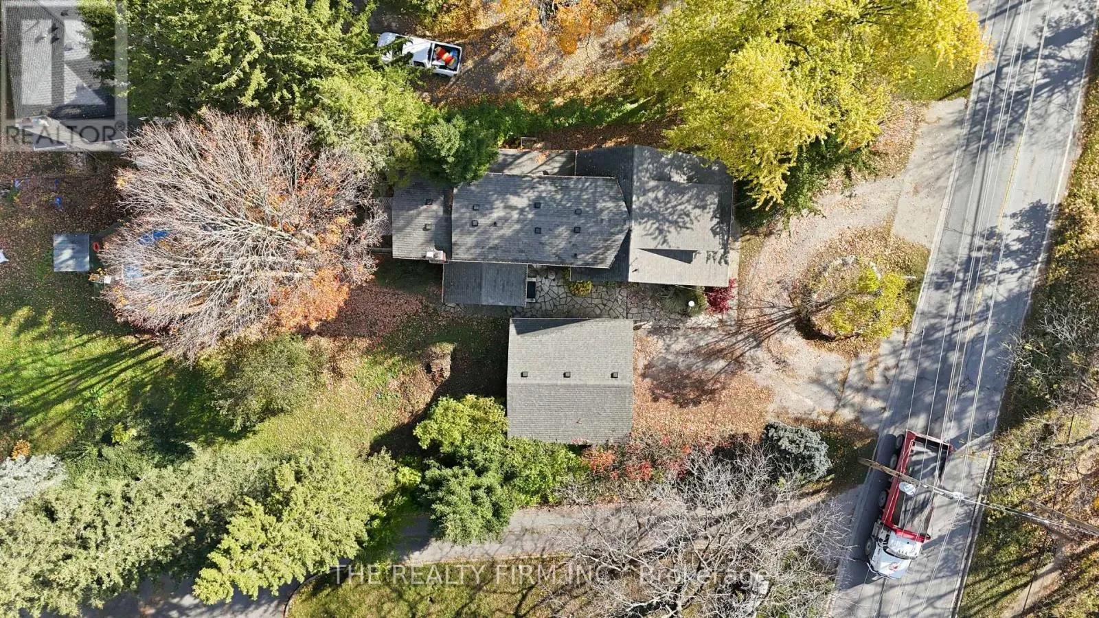 781 COMMISSIONERS ROAD W