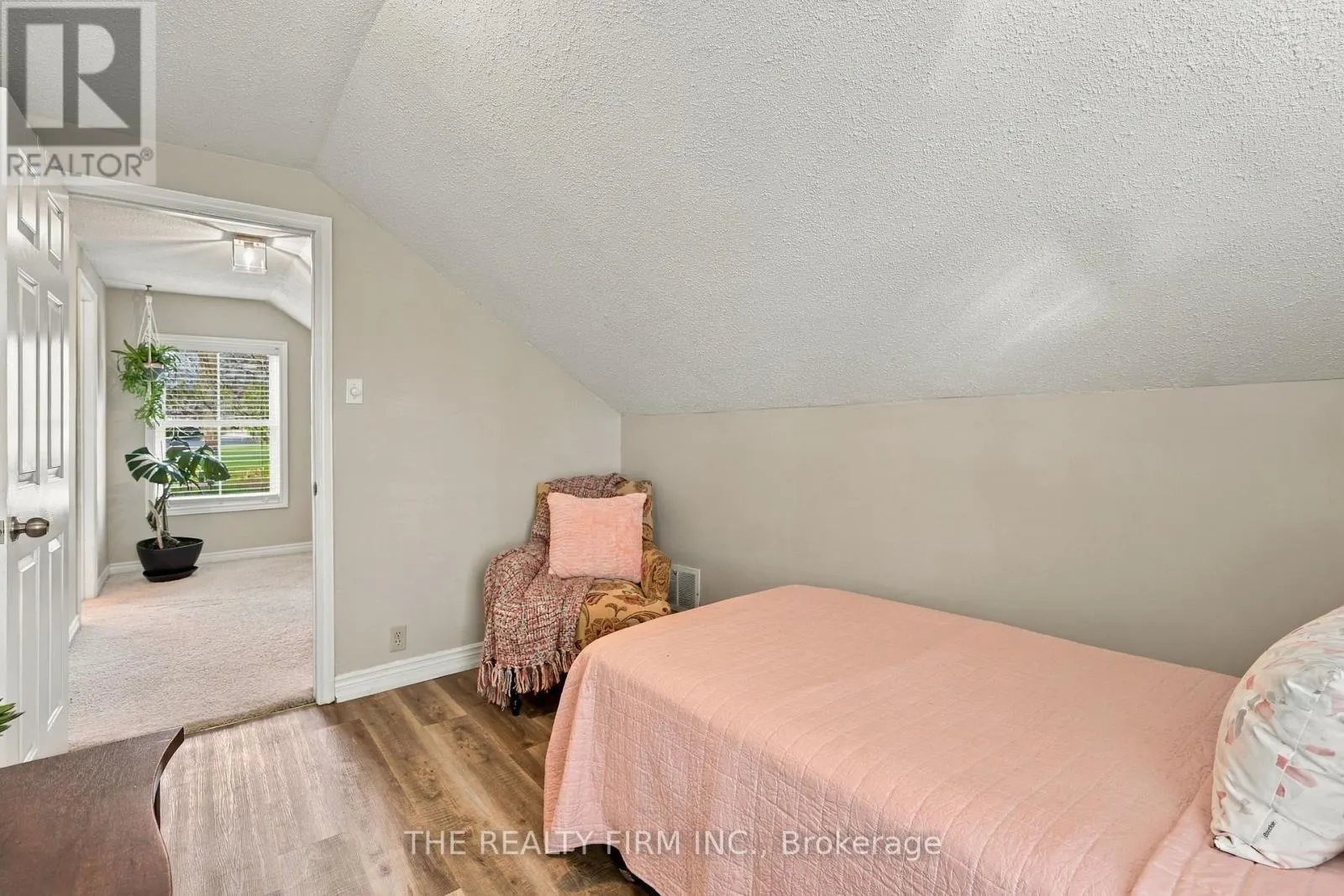 781 COMMISSIONERS ROAD W