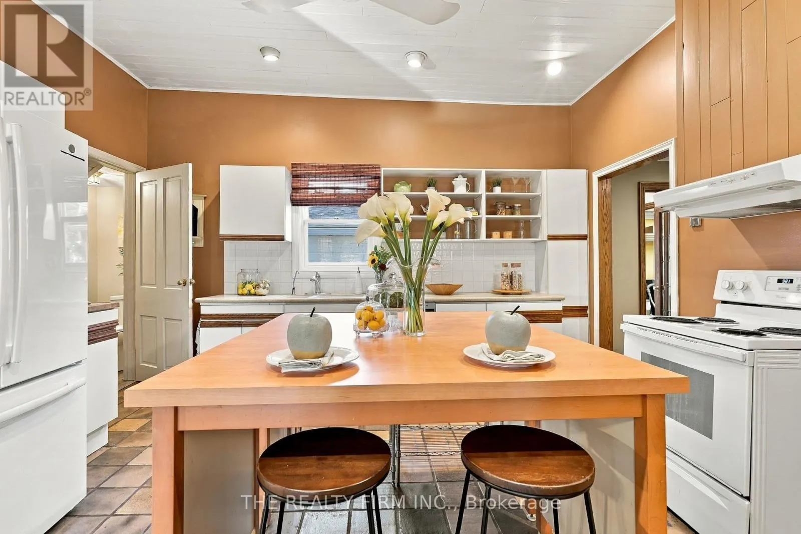 781 COMMISSIONERS ROAD W