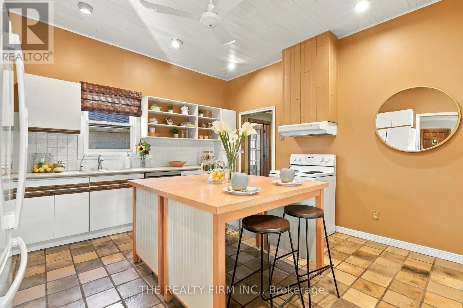 781 COMMISSIONERS ROAD W