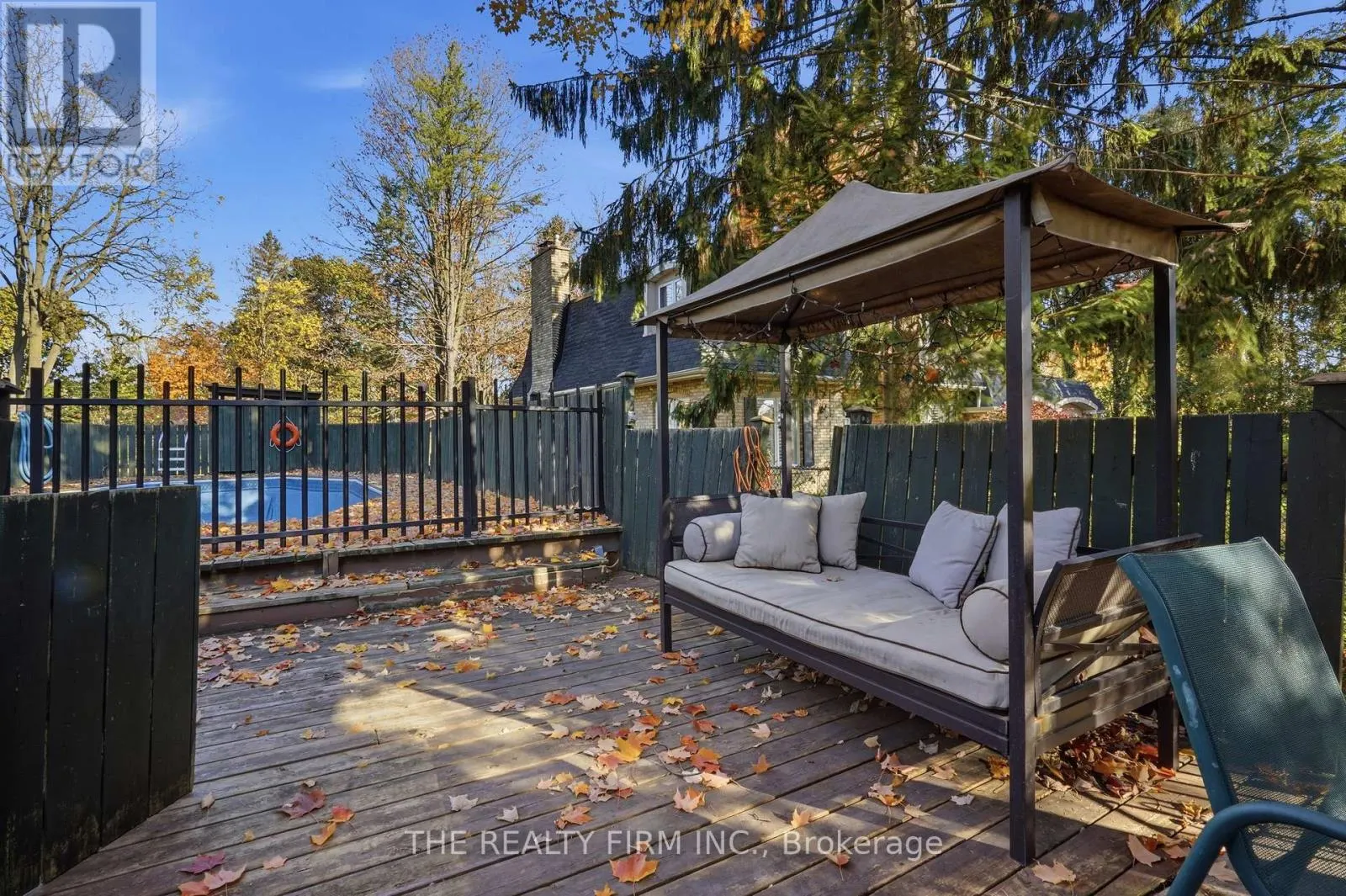 781 COMMISSIONERS ROAD W