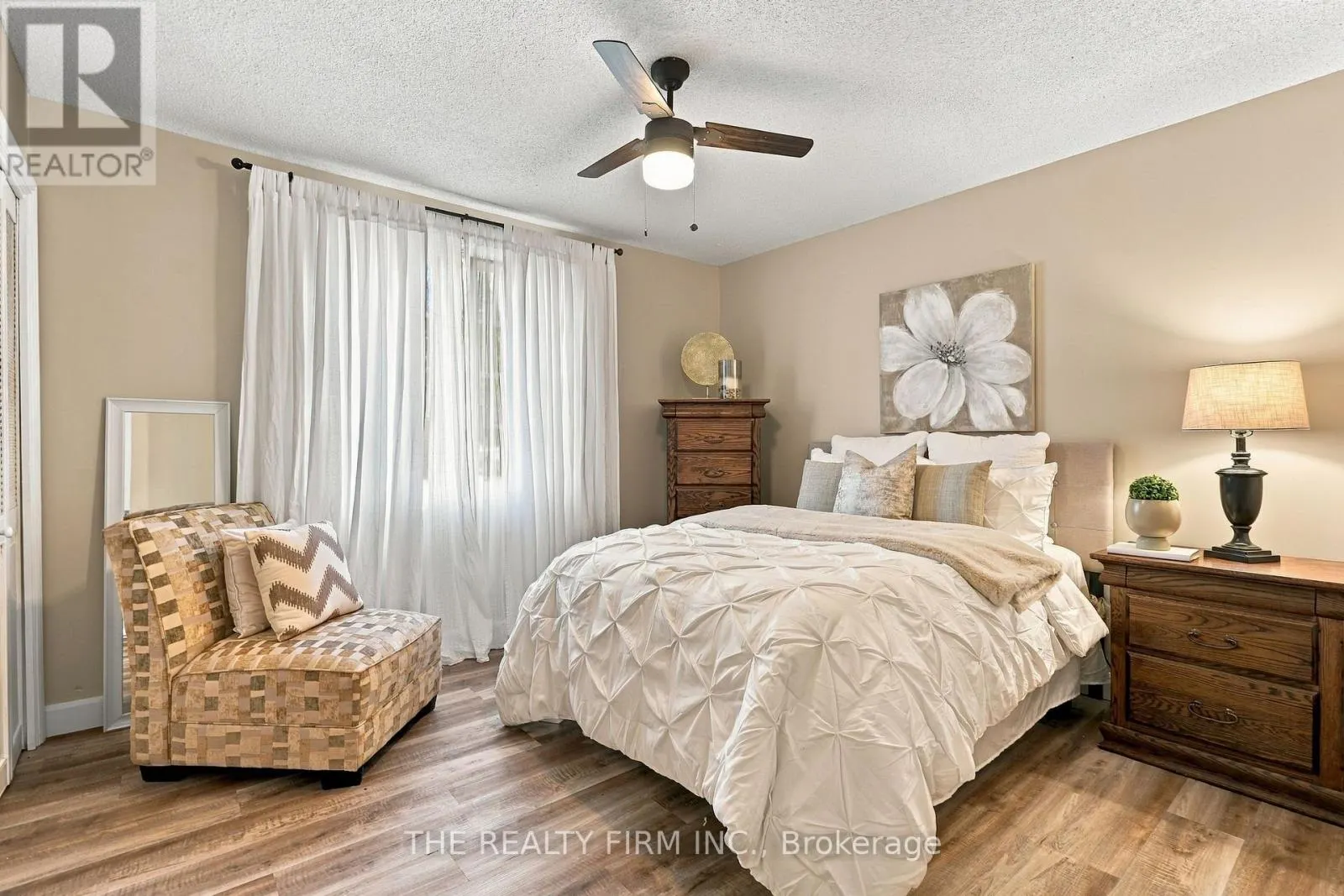 781 COMMISSIONERS ROAD W