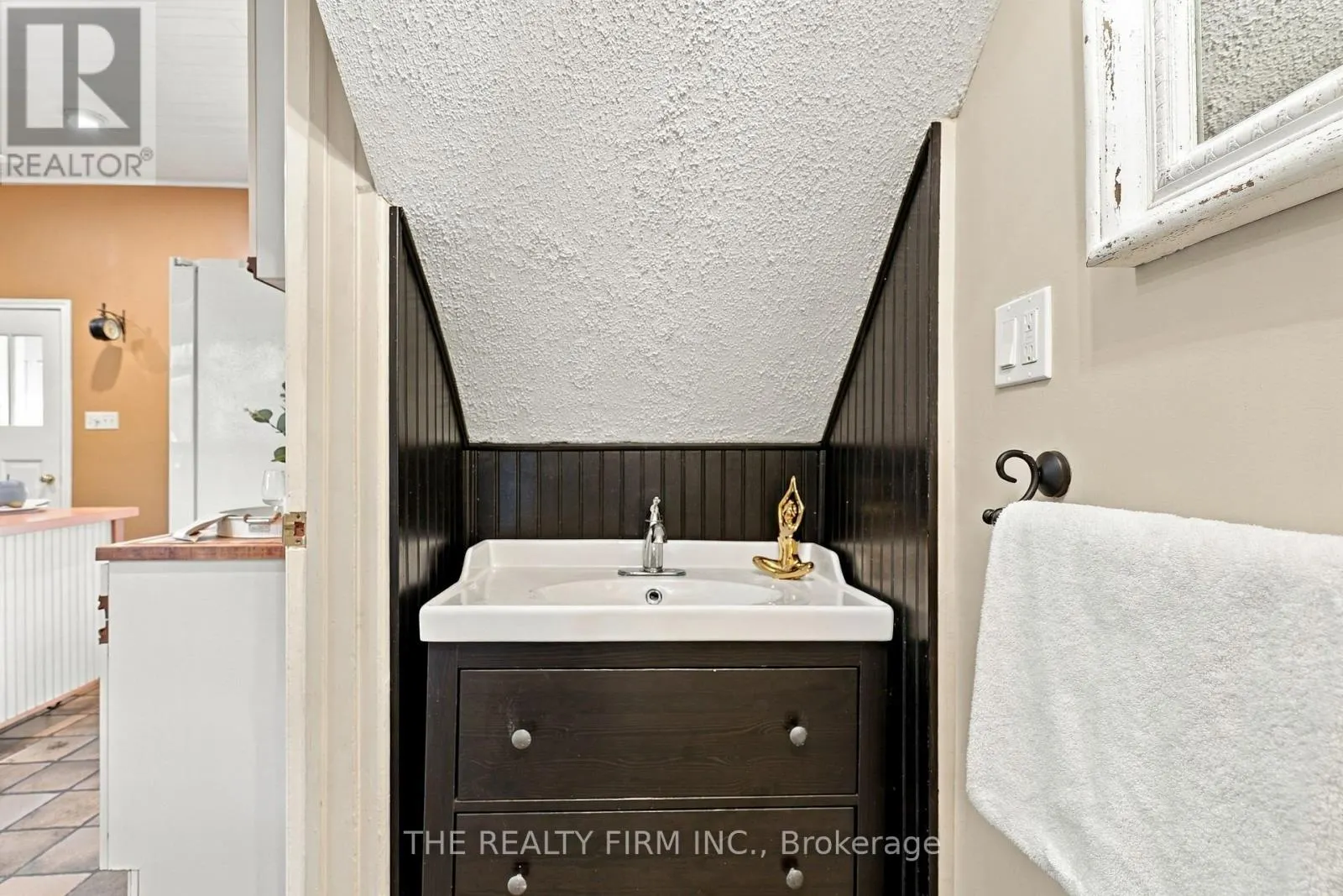 781 COMMISSIONERS ROAD W