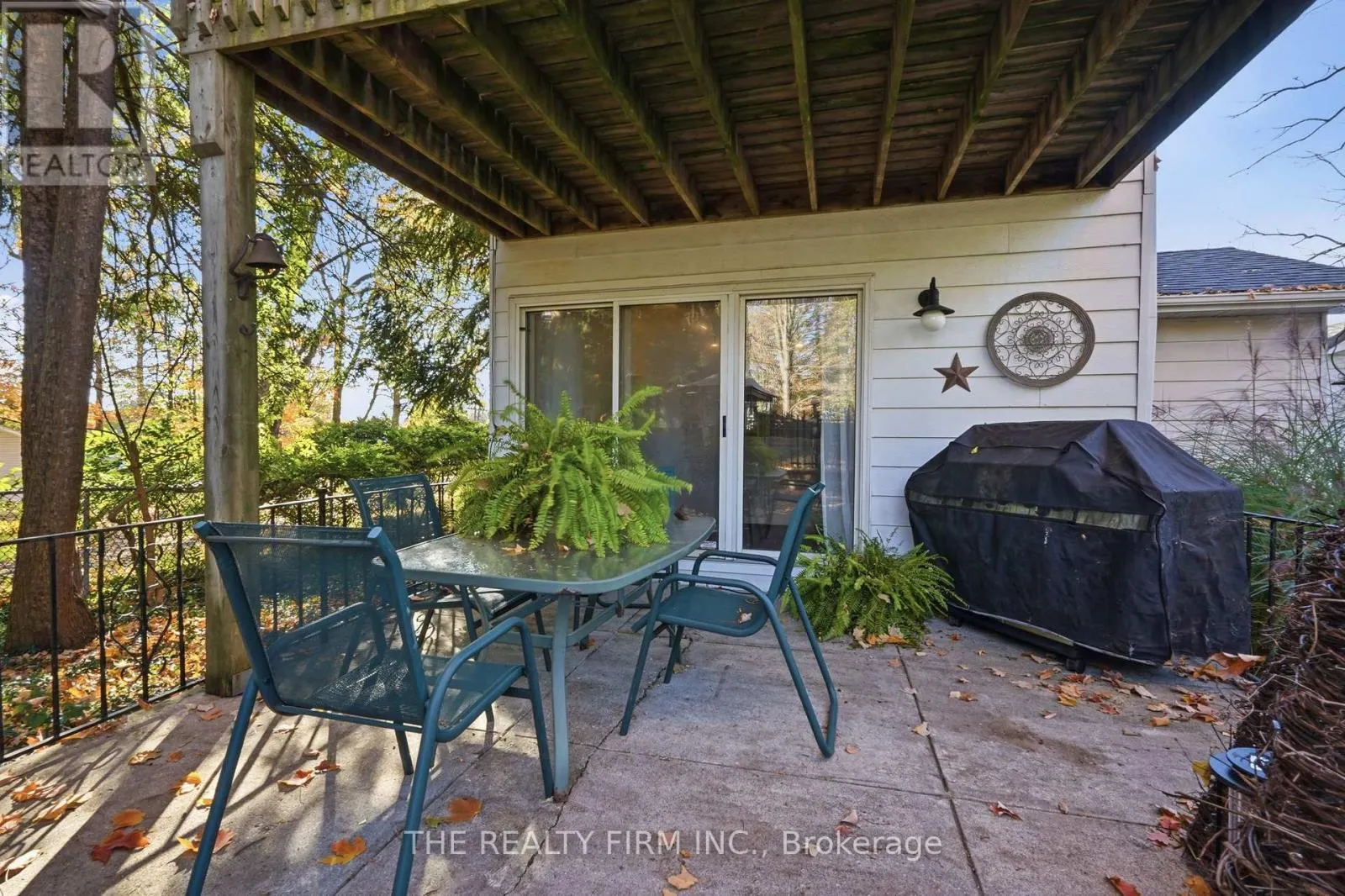 781 COMMISSIONERS ROAD W