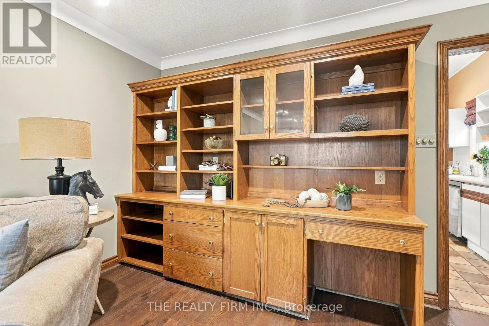 781 COMMISSIONERS ROAD W
