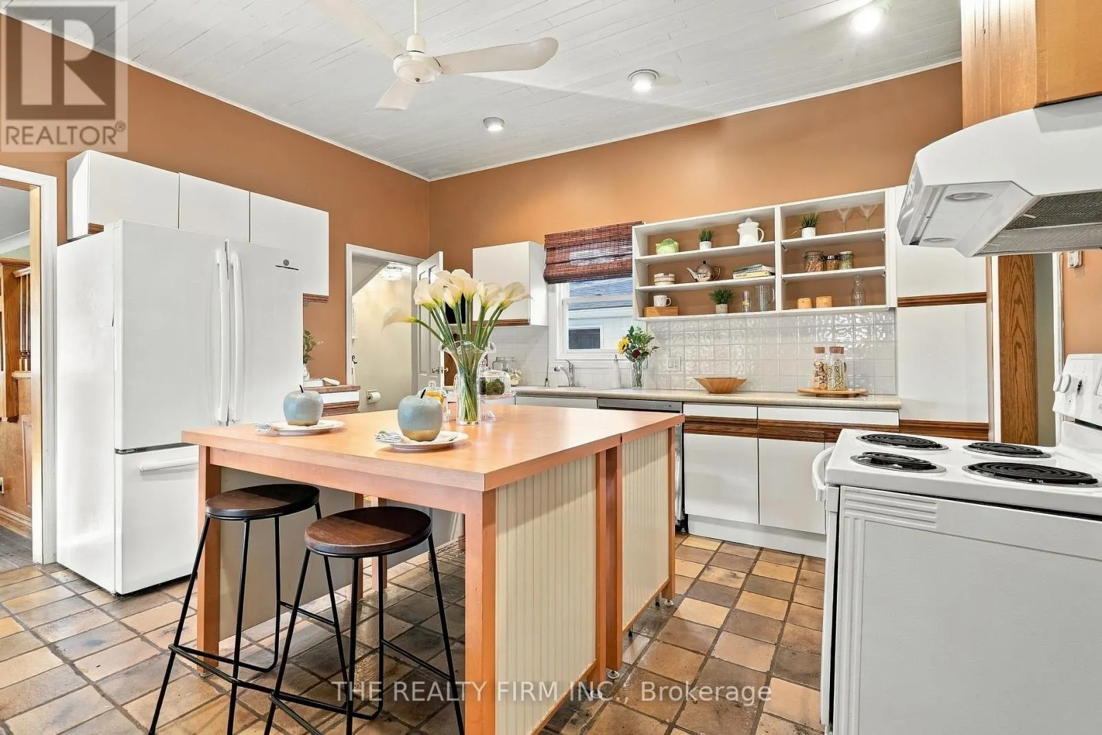 781 COMMISSIONERS ROAD W
