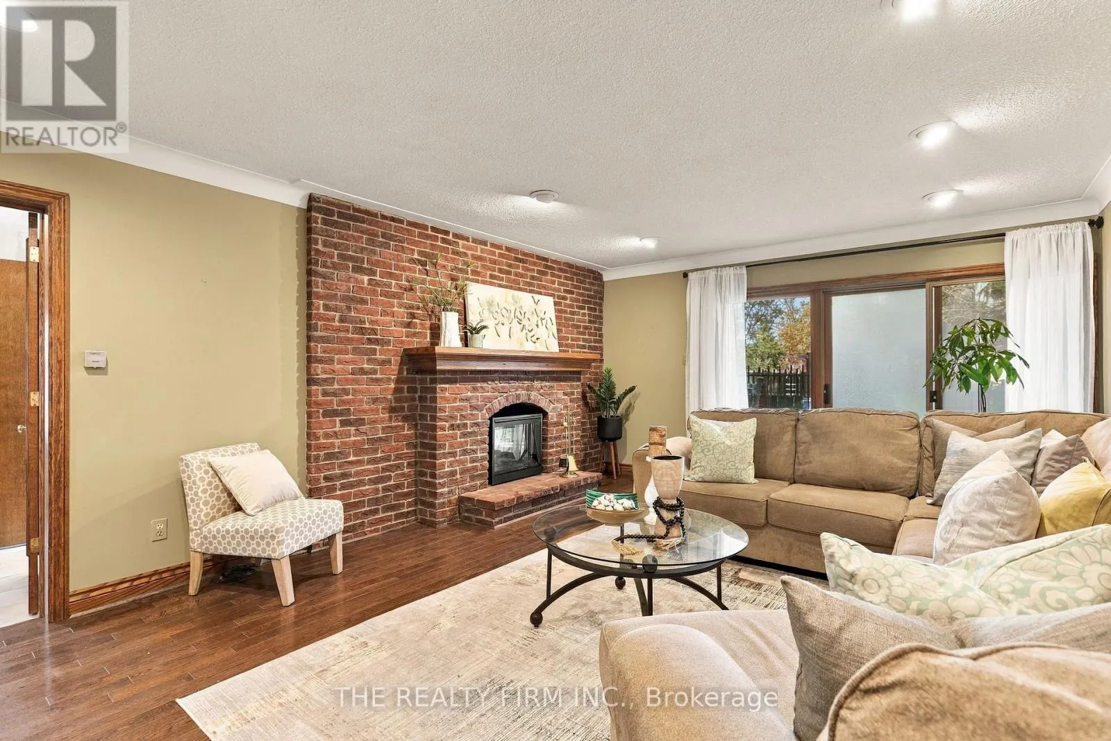 781 COMMISSIONERS ROAD W