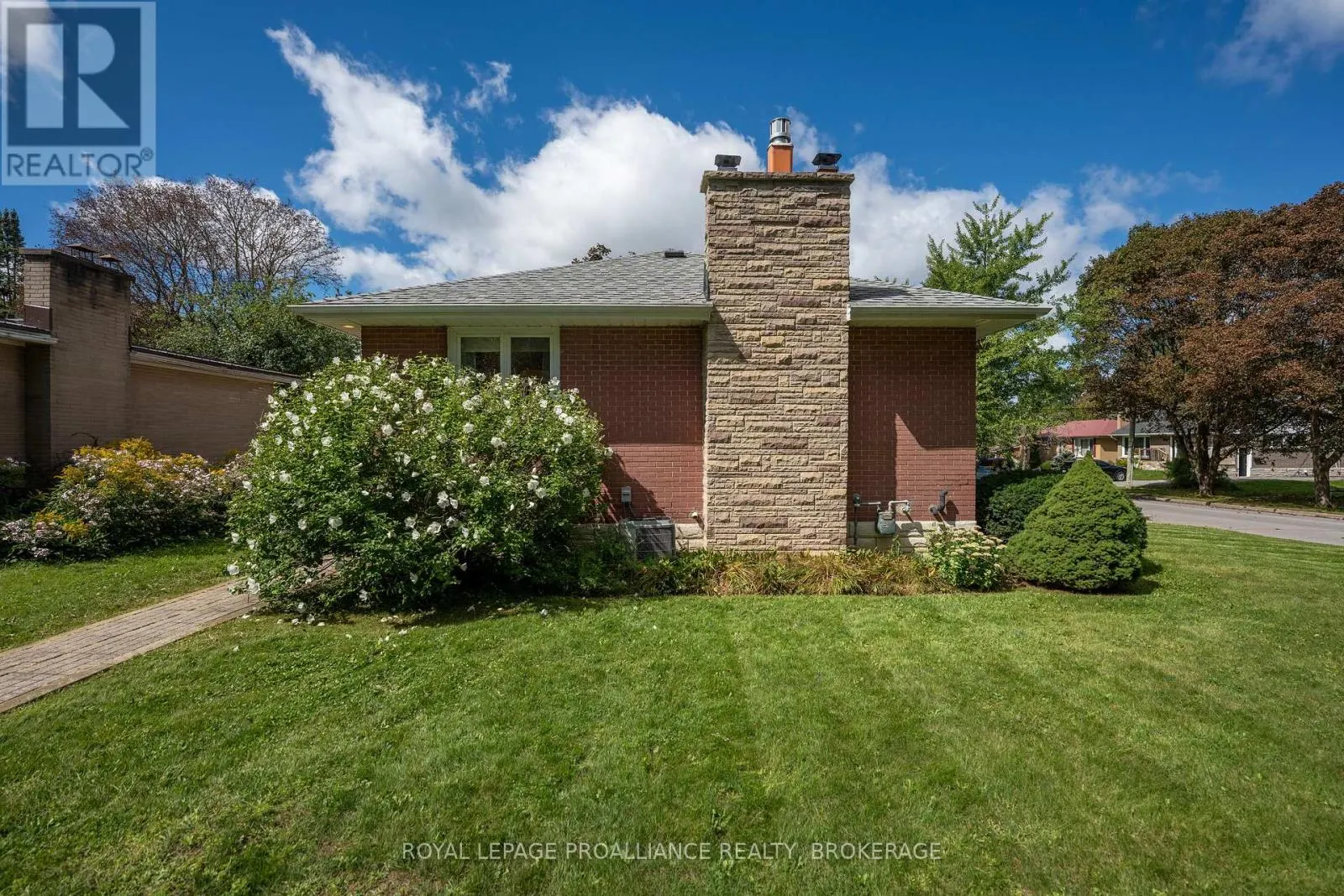 302 ARROWHEAD PLACE