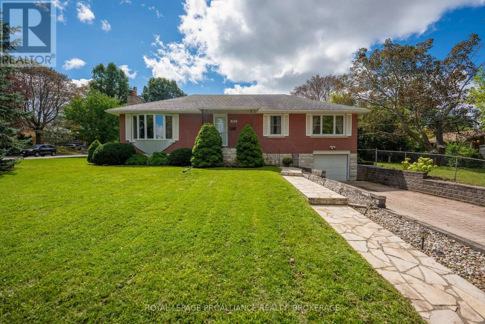 302 ARROWHEAD PLACE