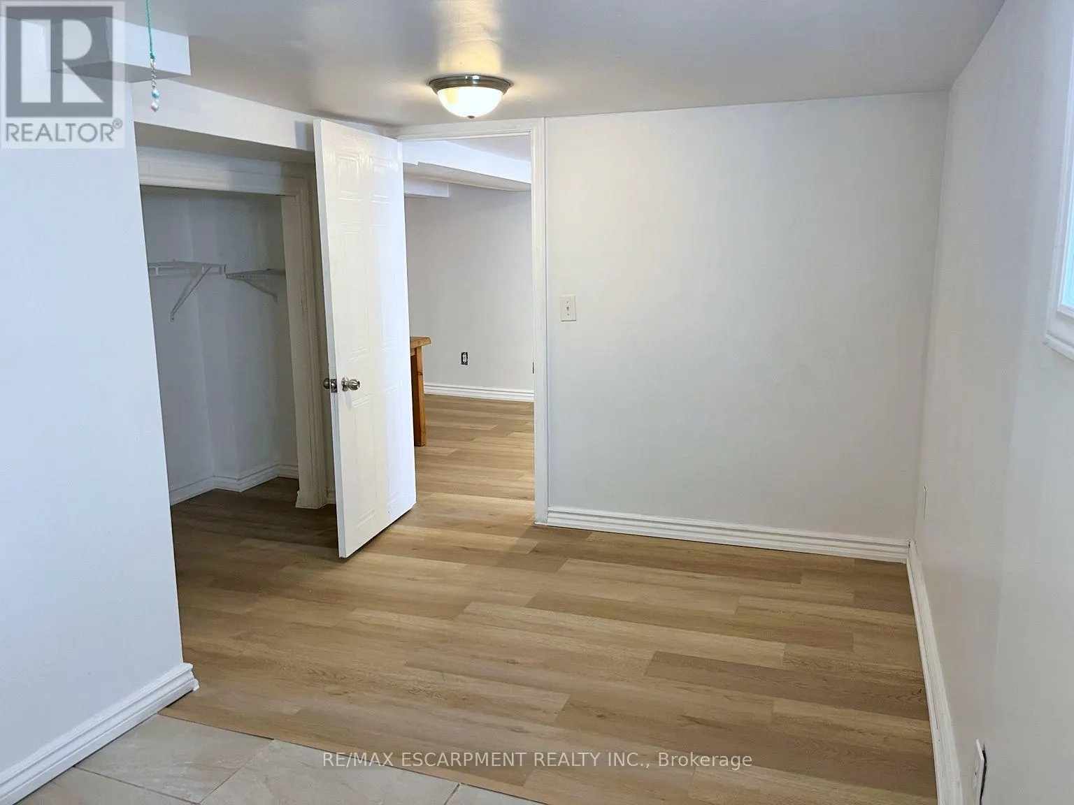LOWER - 255 WALLACE AVENUE S