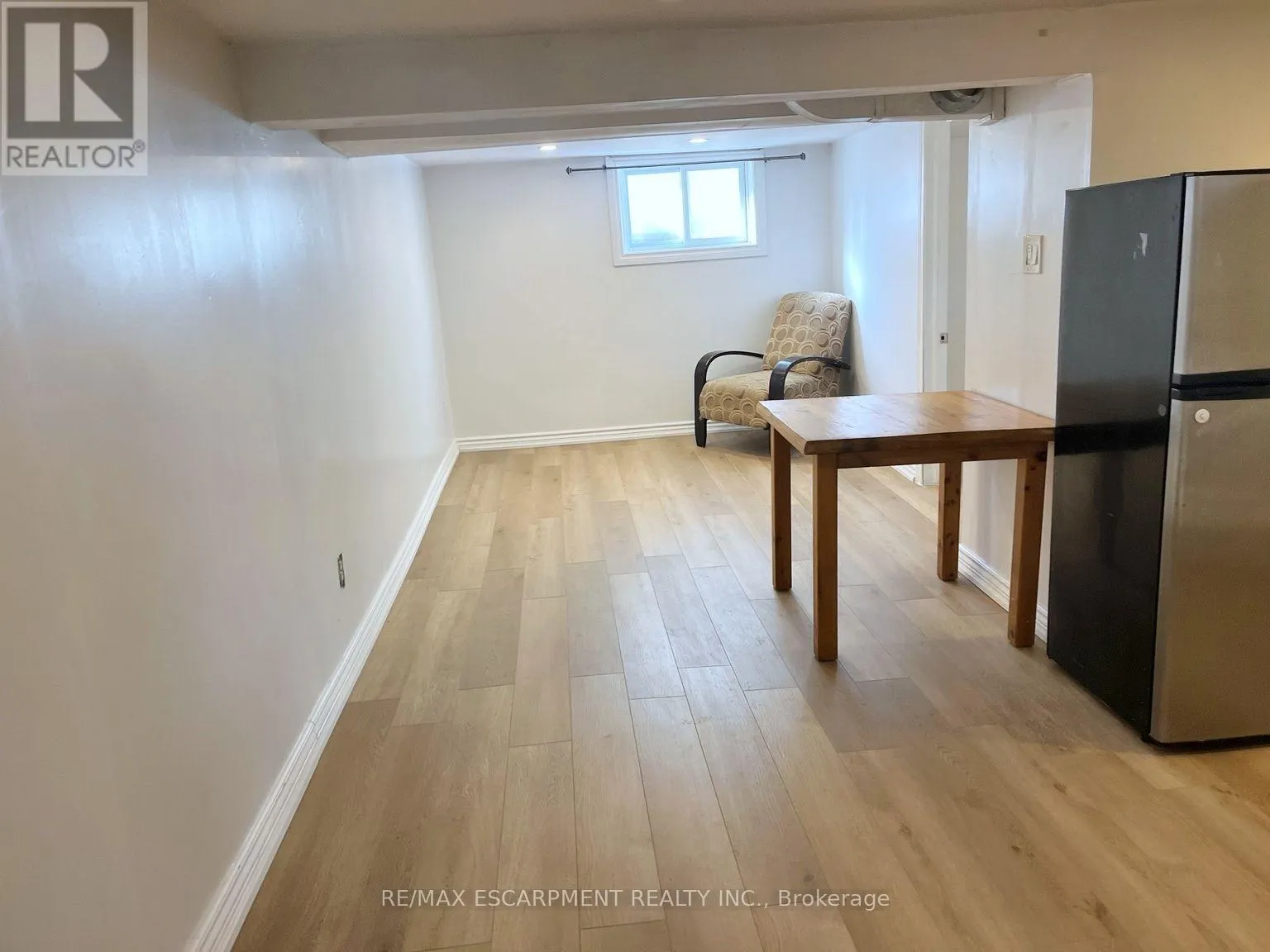 LOWER - 255 WALLACE AVENUE S