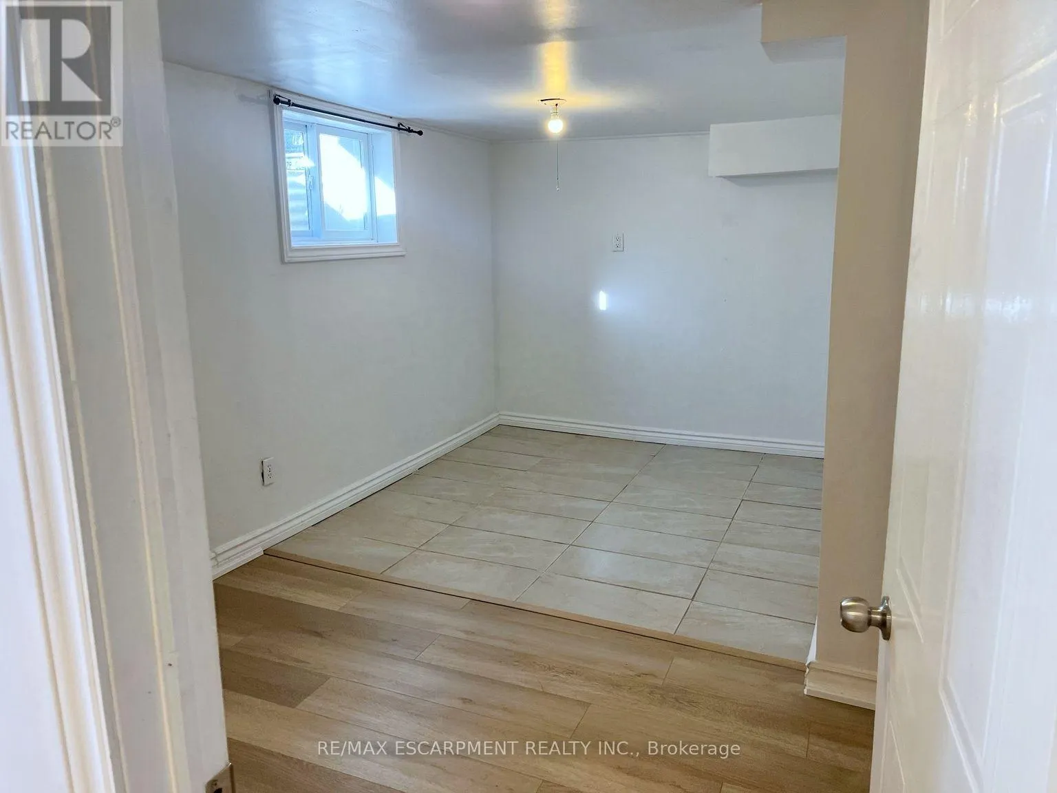 LOWER - 255 WALLACE AVENUE S