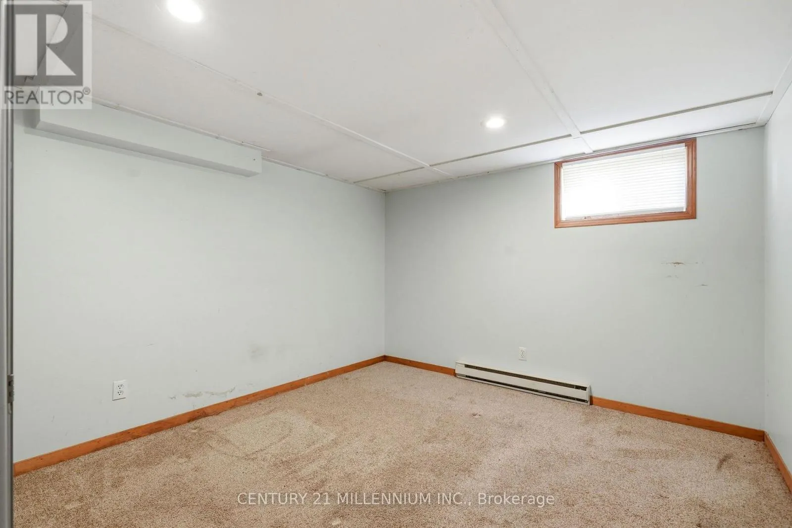 16 ROBERTSON STREET