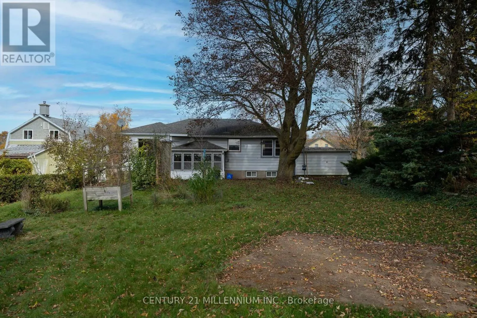 16 ROBERTSON STREET