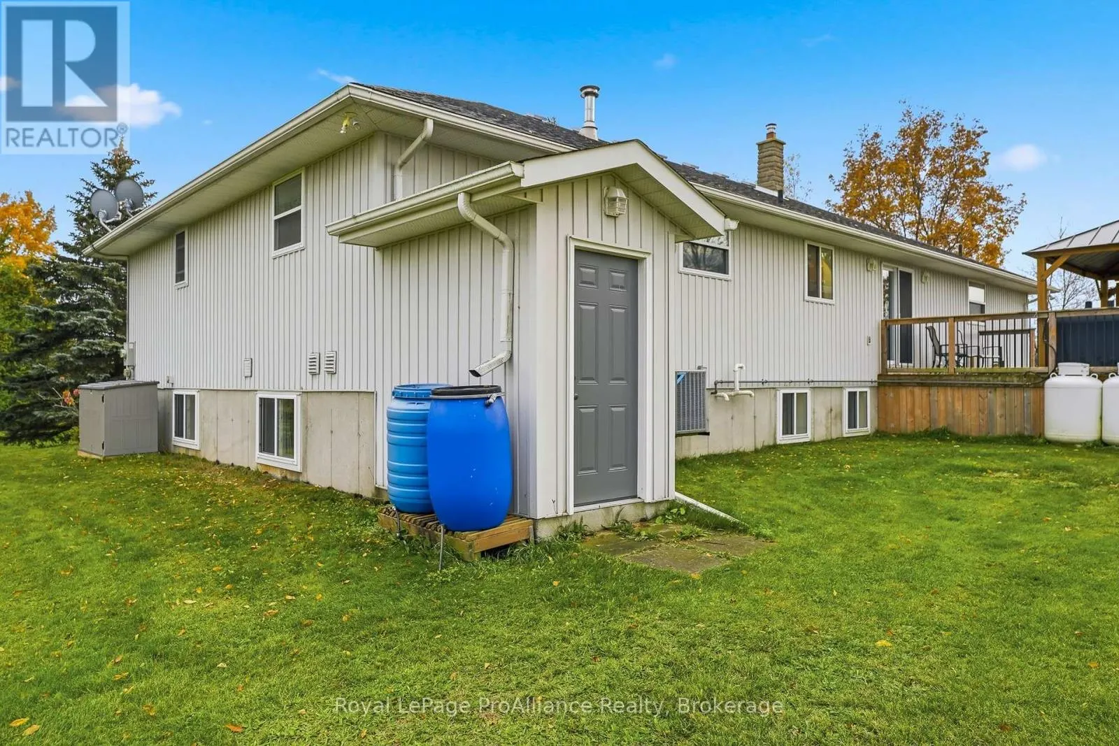 3158 VICTORIA ROAD