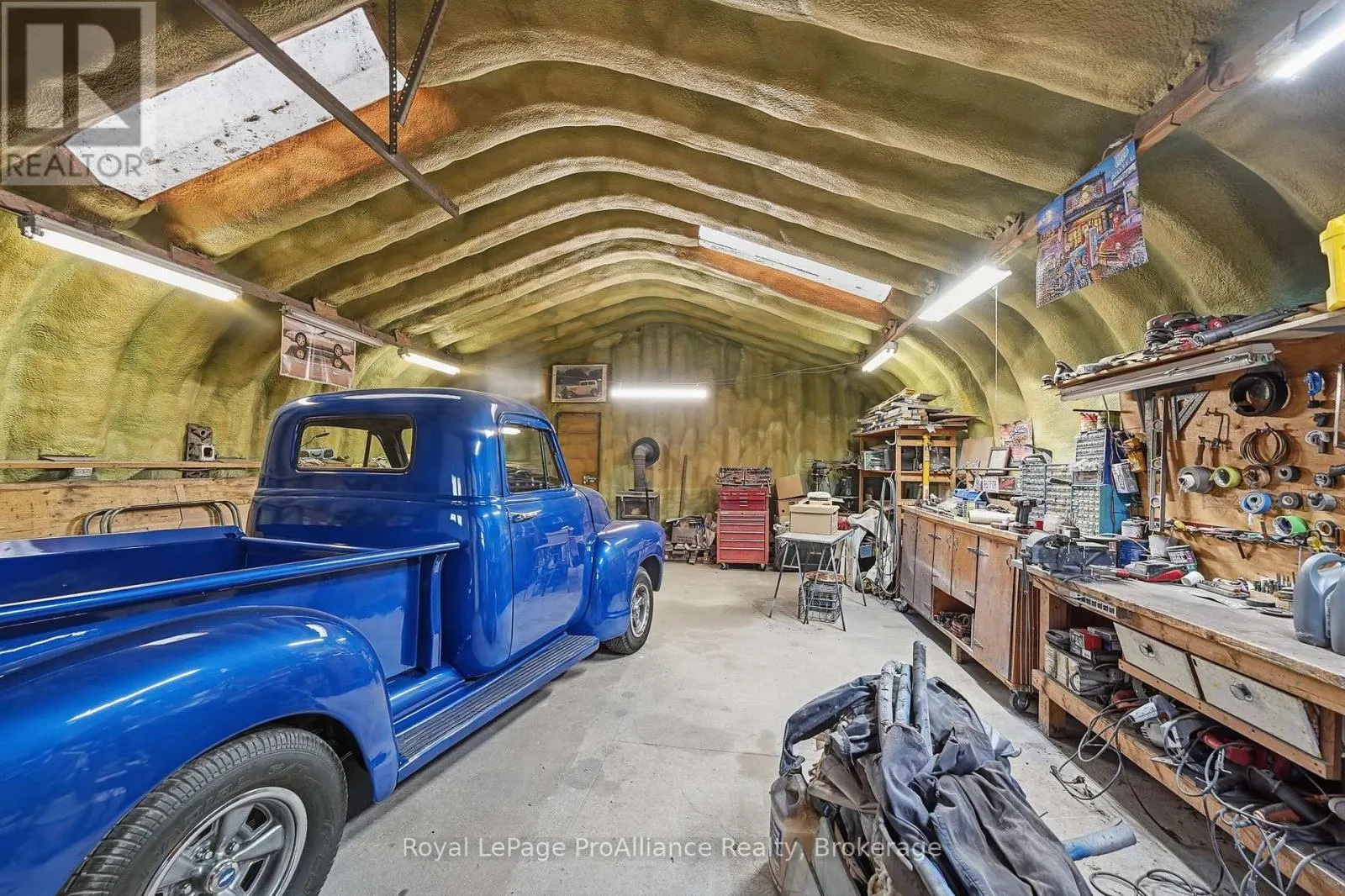 3158 VICTORIA ROAD