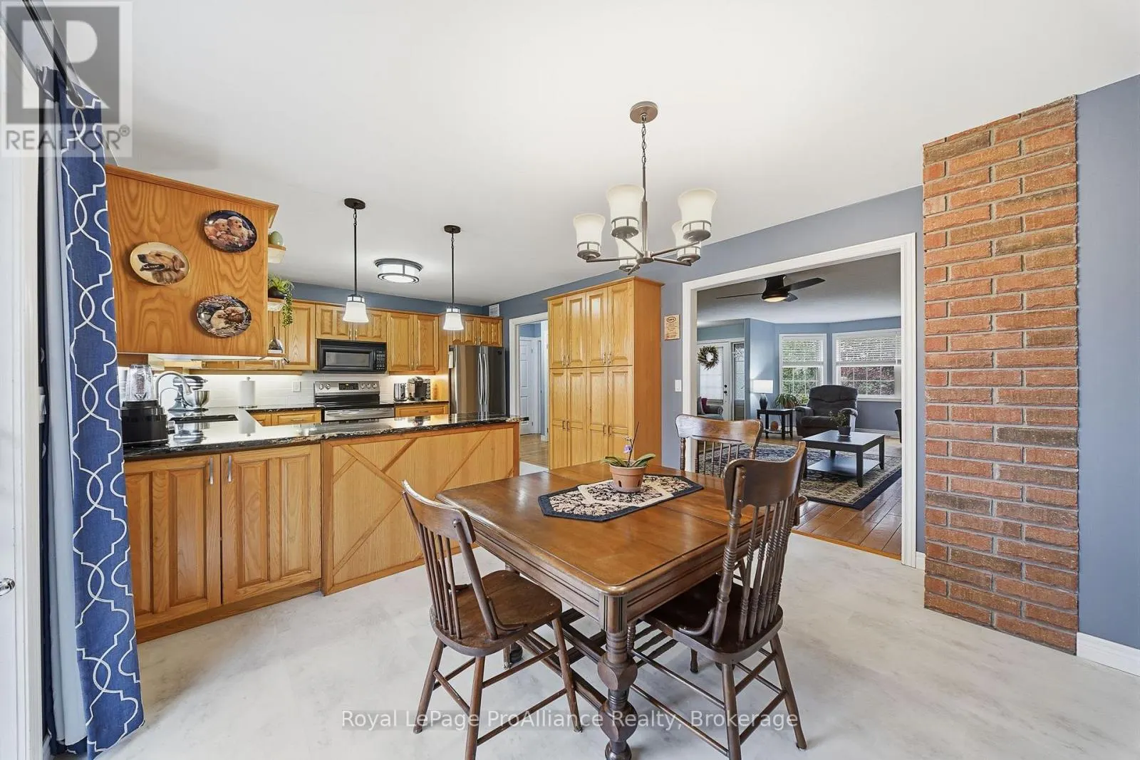 3158 VICTORIA ROAD