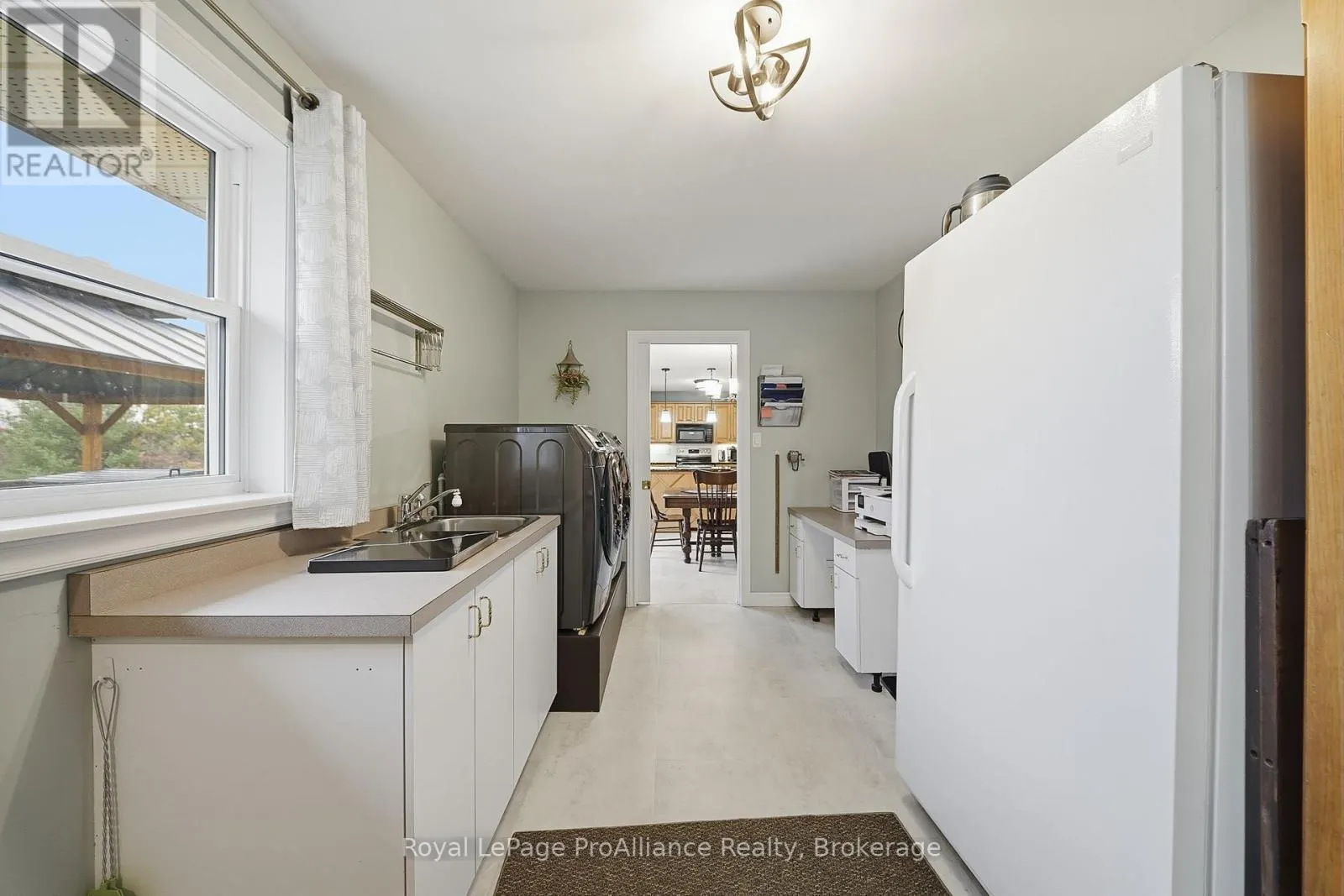 3158 VICTORIA ROAD