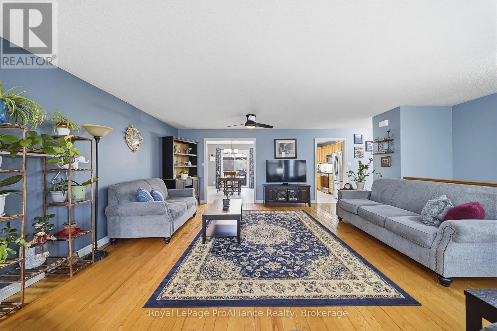 3158 VICTORIA ROAD