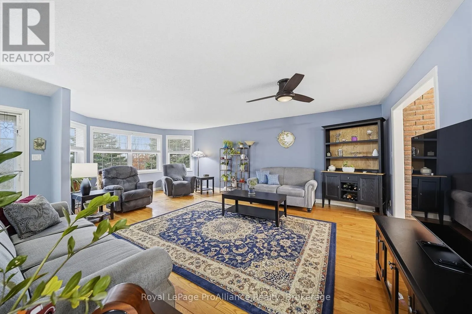 3158 VICTORIA ROAD