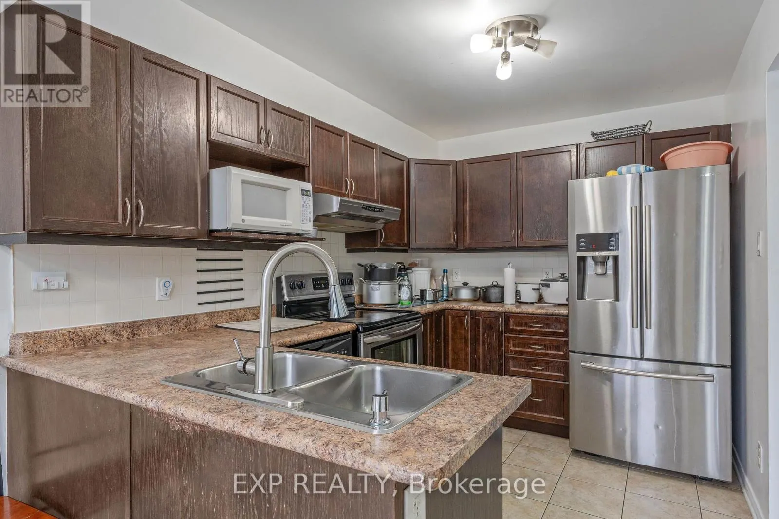 333 ROLLING MEADOW CRESCENT