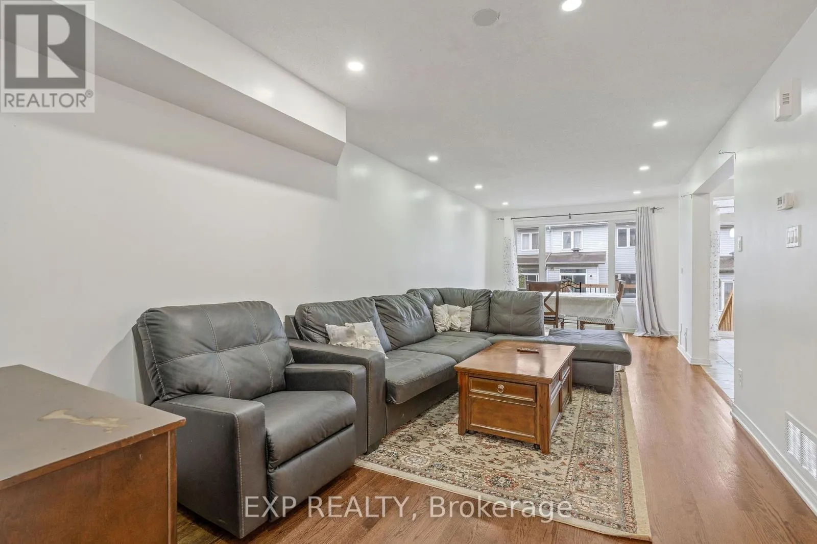 333 ROLLING MEADOW CRESCENT